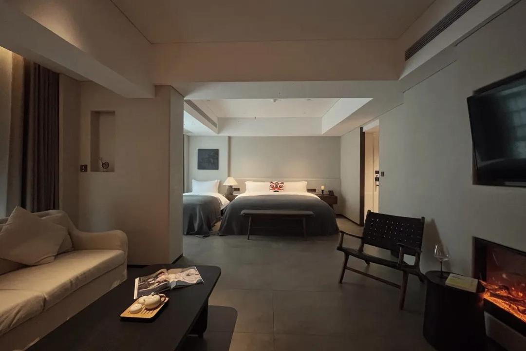 Twin Room with Bath photo 3