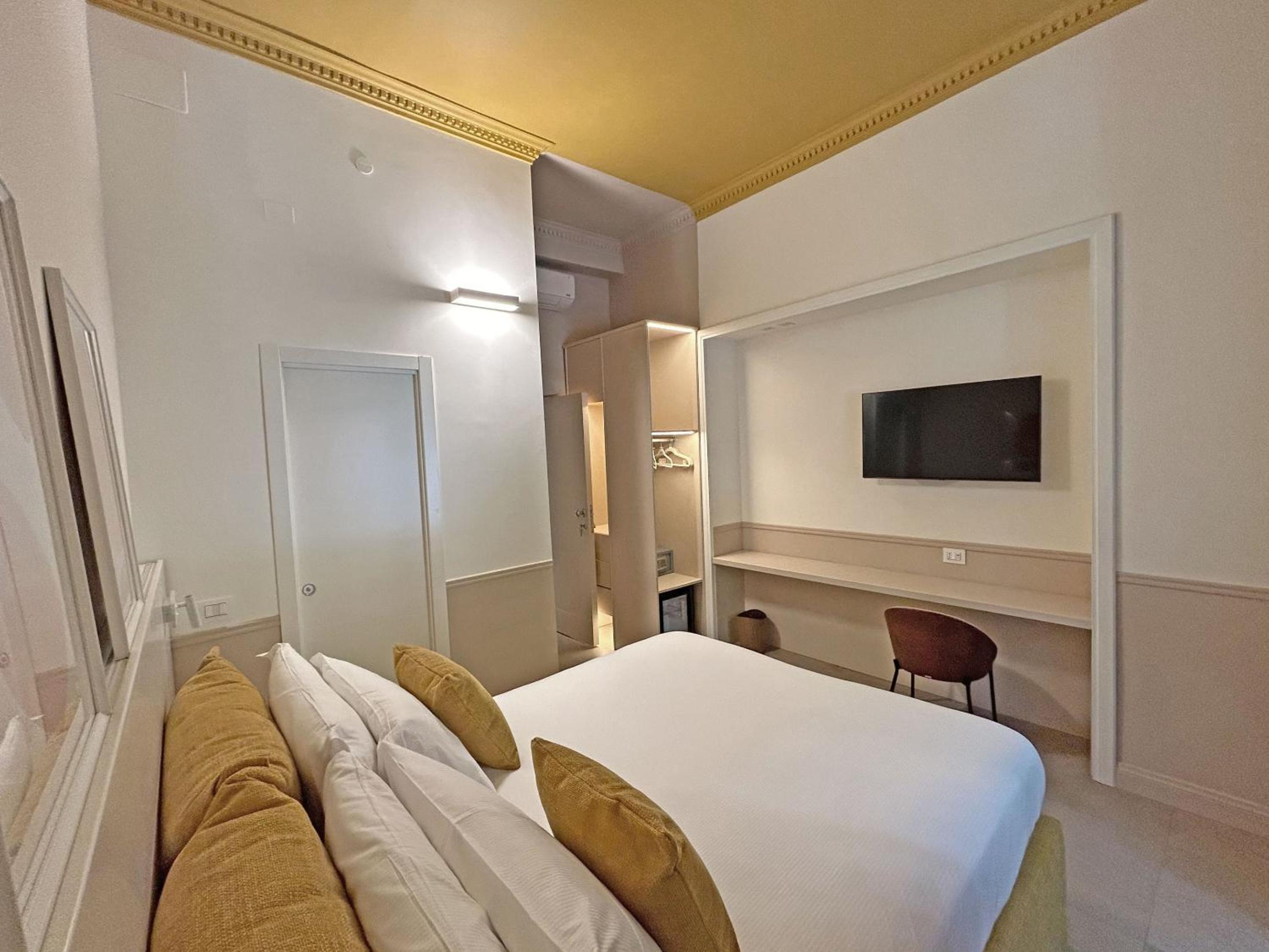 Double or Twin Room with Private Bathroom photo 1