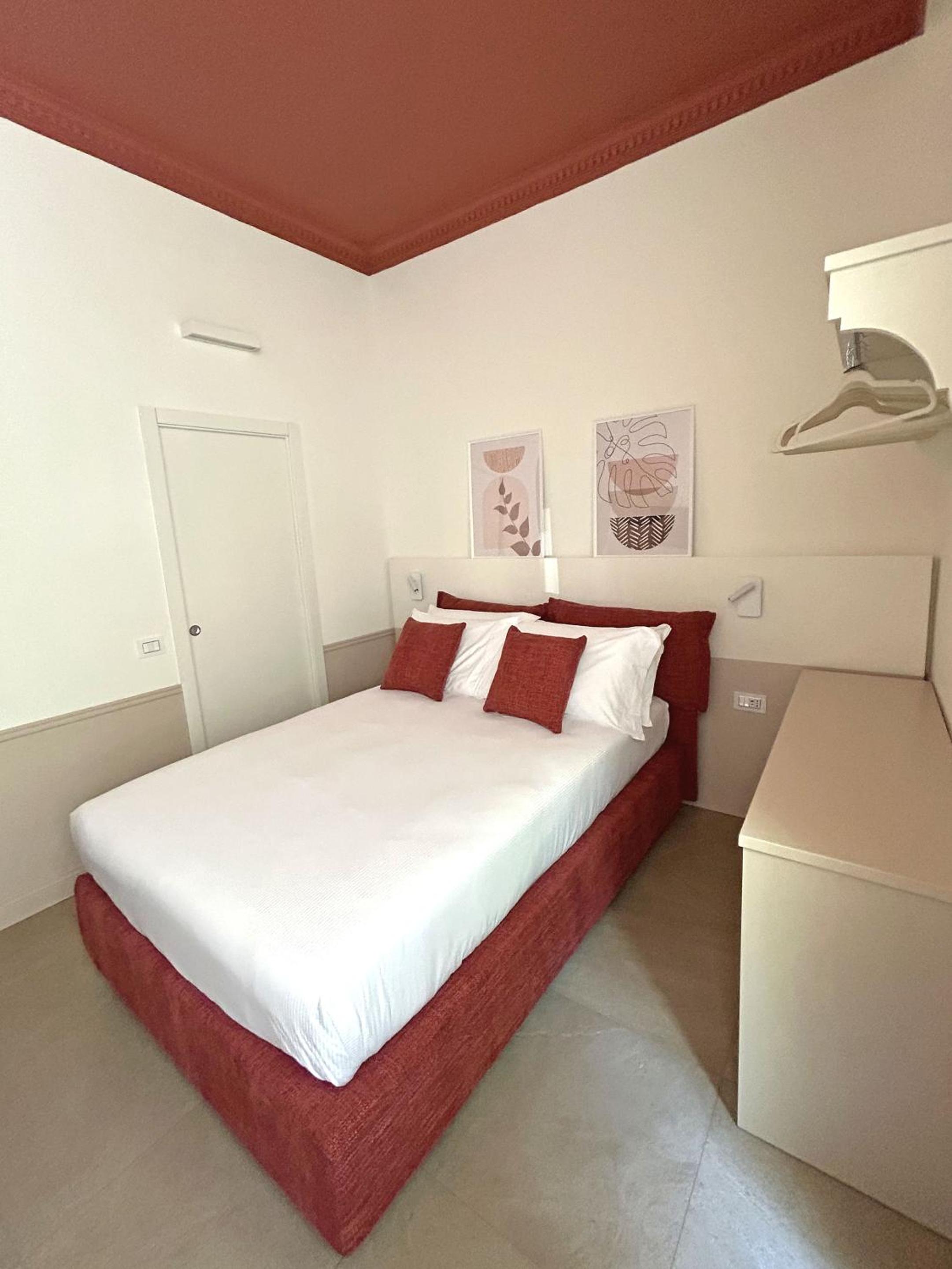 Double Room with Private Bathroom photo 2