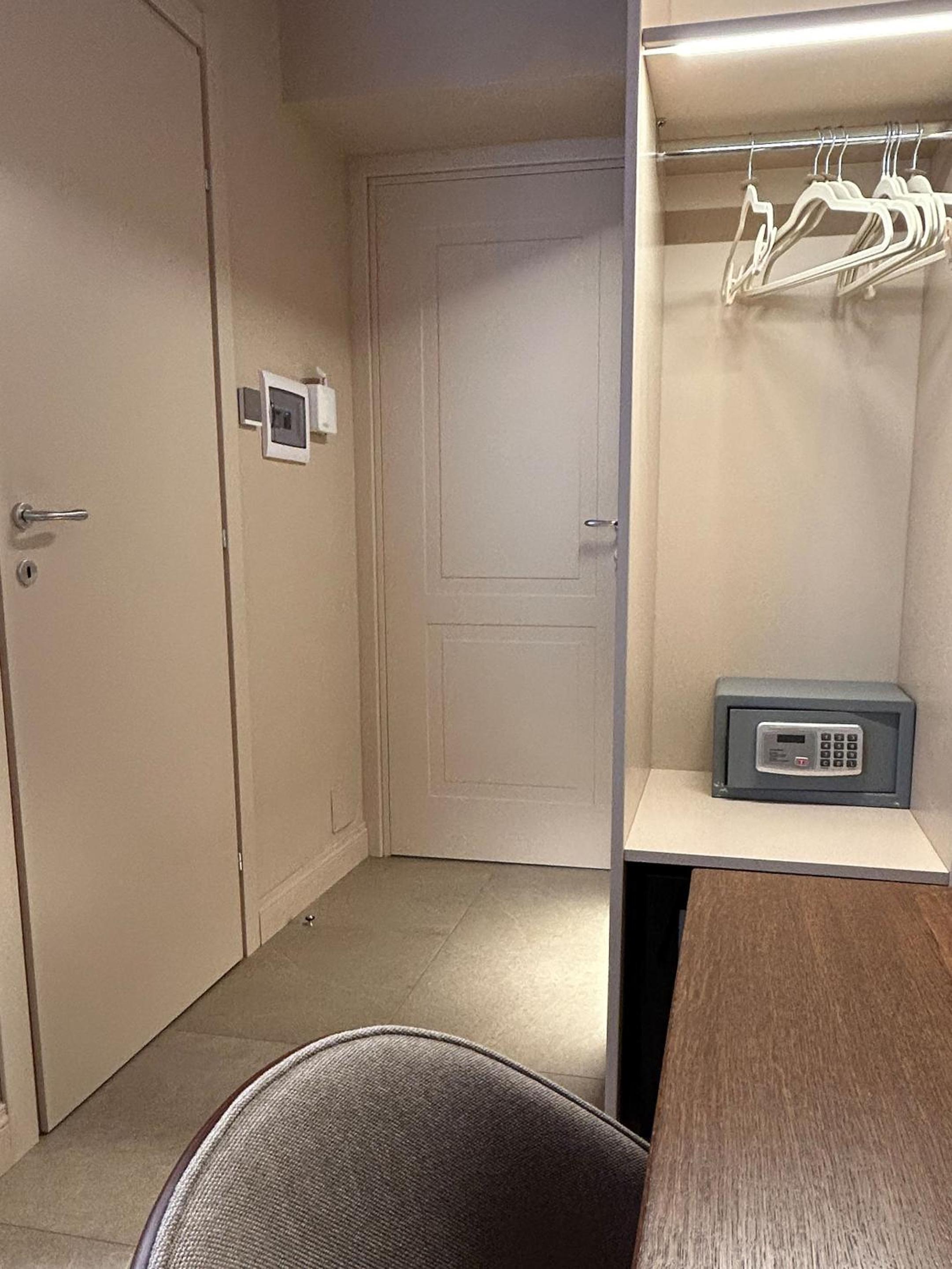 Double Room with Private Bathroom photo 3