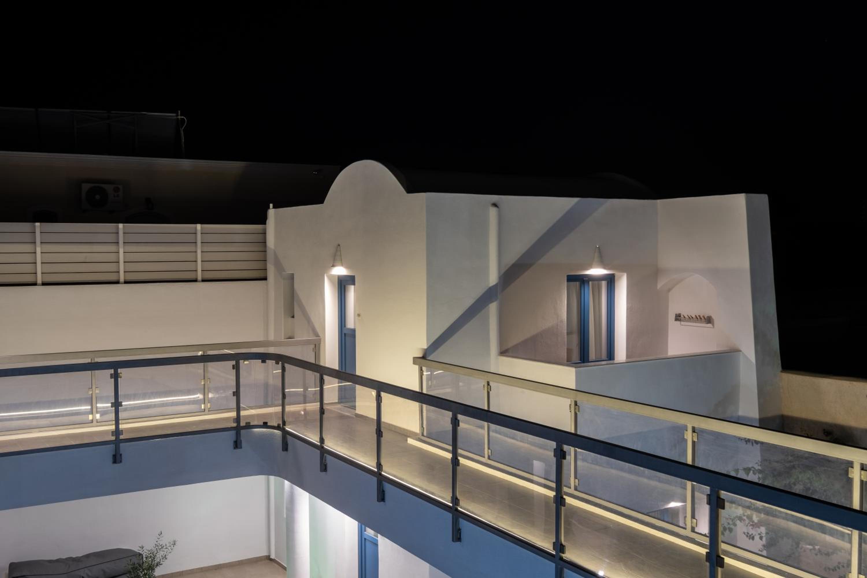 Deluxe Studio with Pool View - Photo 6