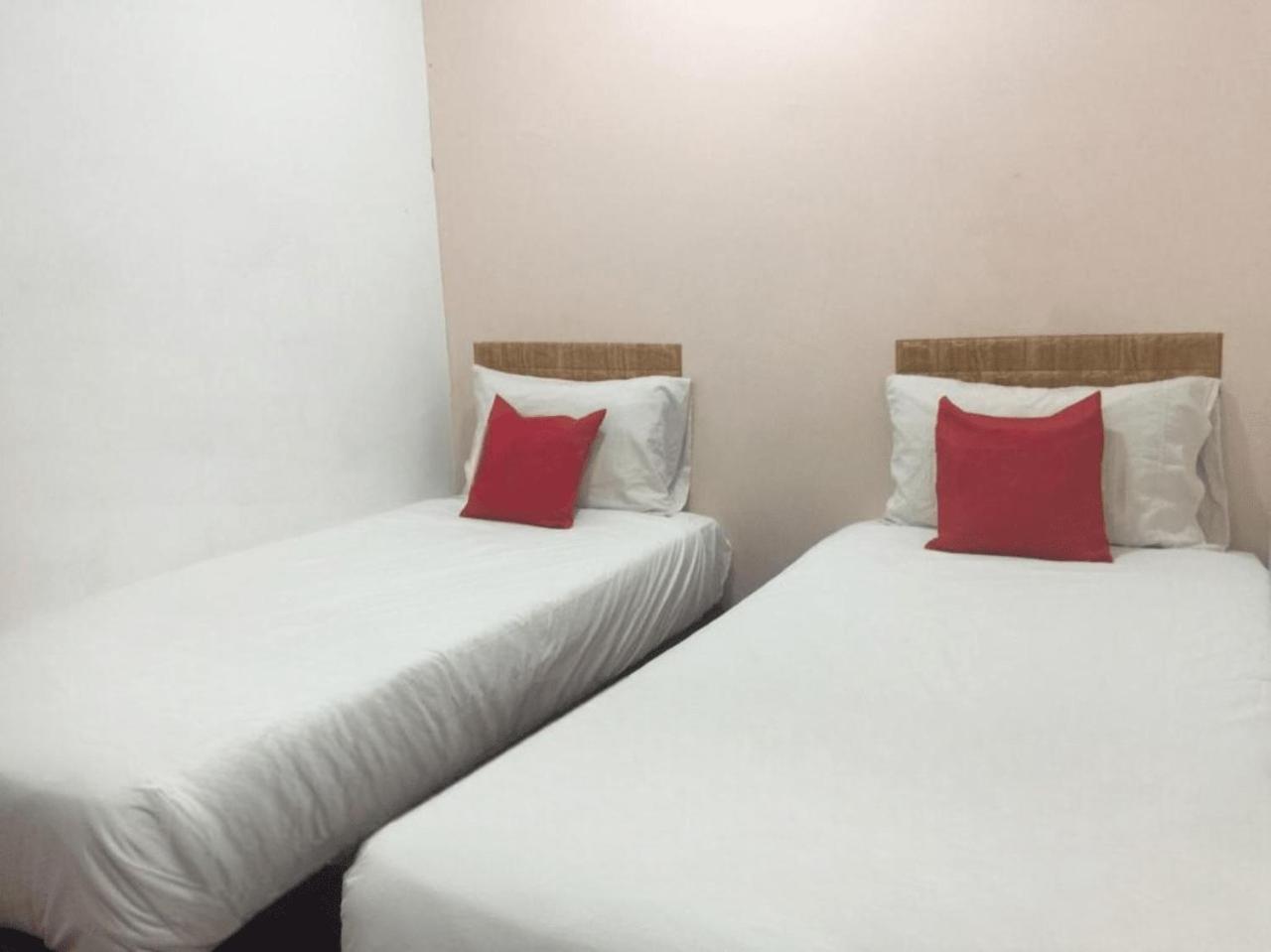 Standard Twin Room - Photo 3