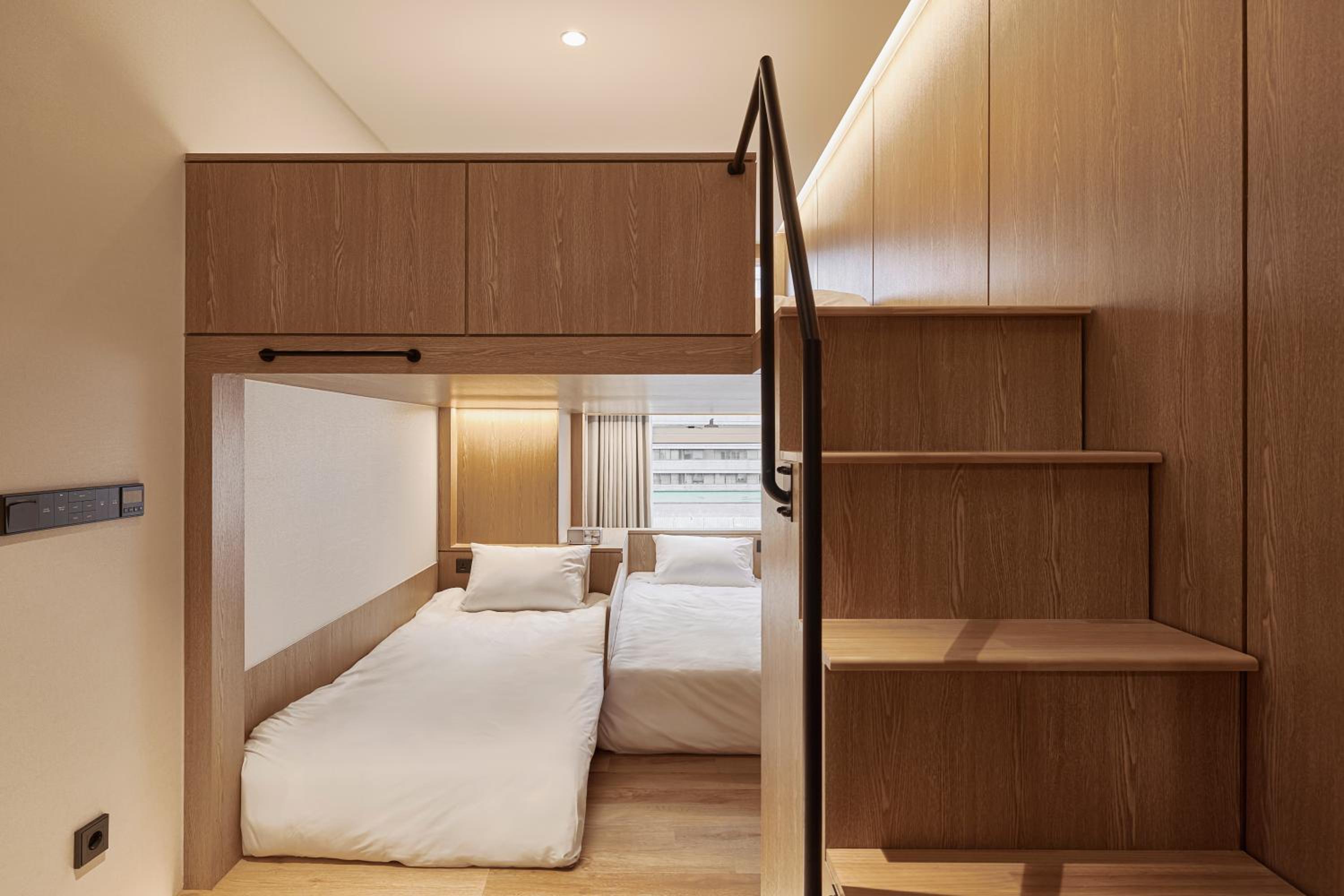 B (4 Single Beds) - Photo 1