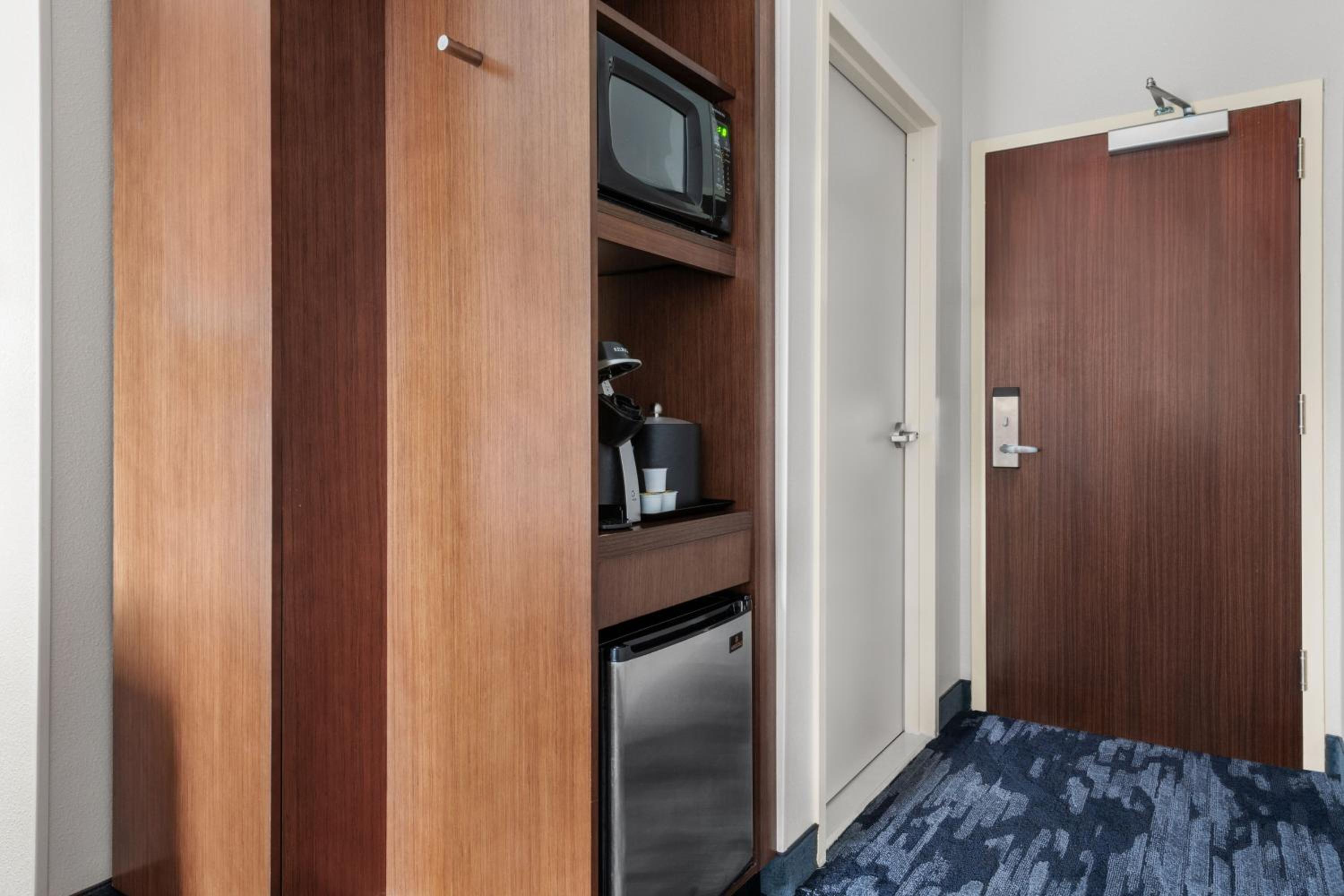 King Suite With Sofa Bed - Hearing Accessible photo 2