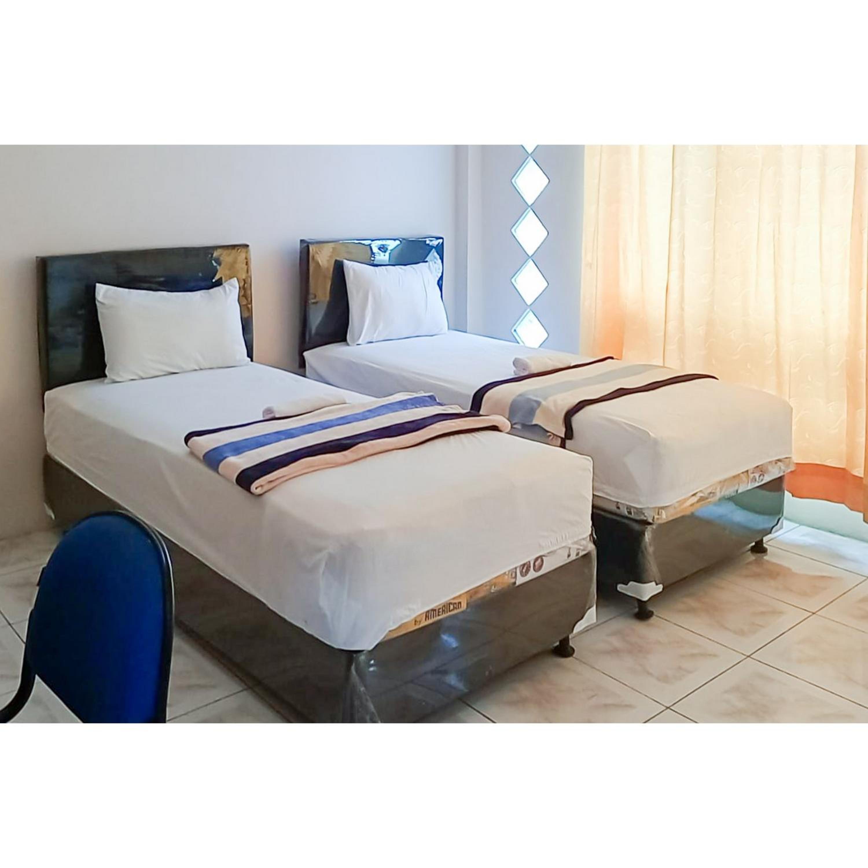 Standard Twin Room - Photo 1