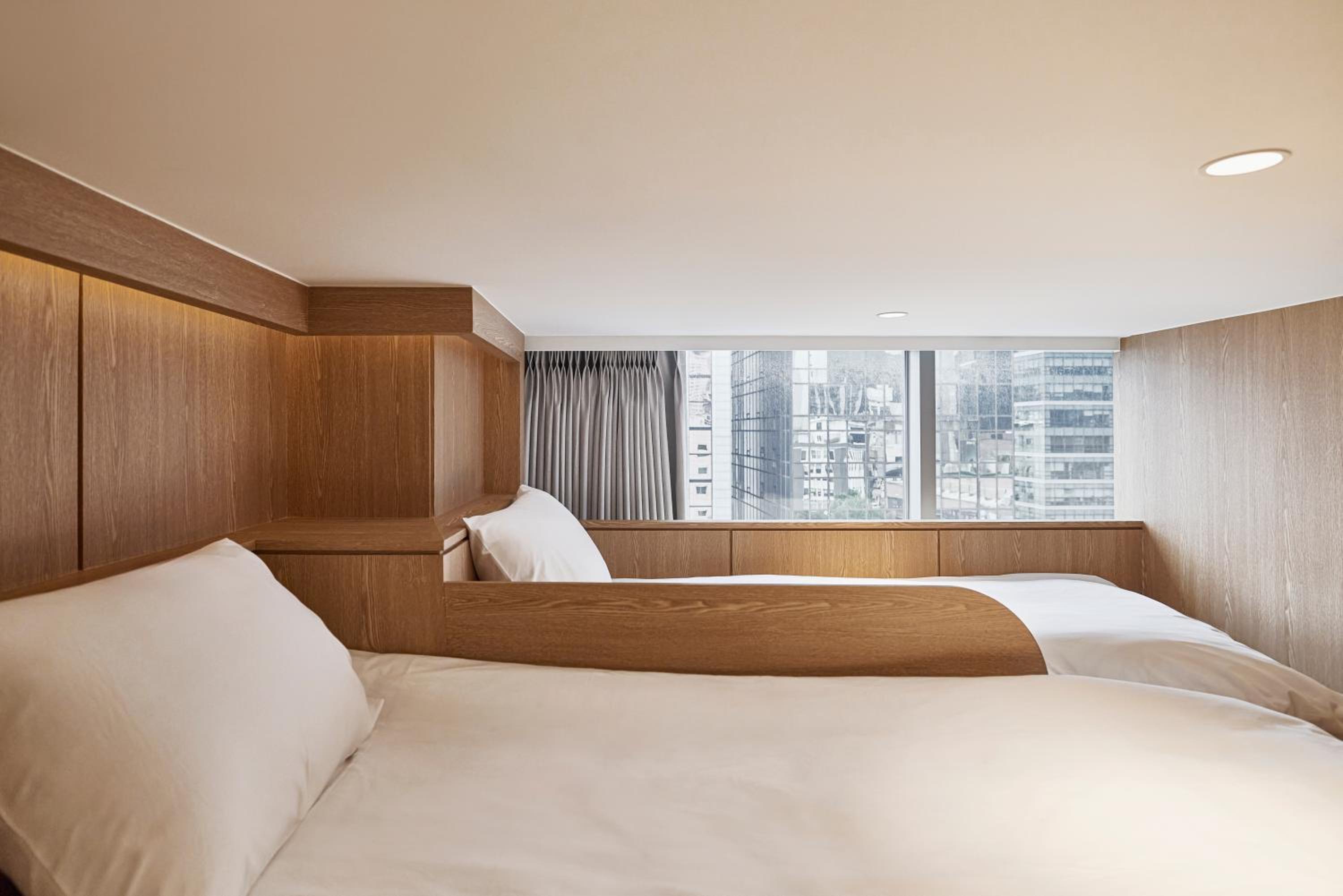 A-1 (1 Double Bed, 2 Single Beds) - Photo 3