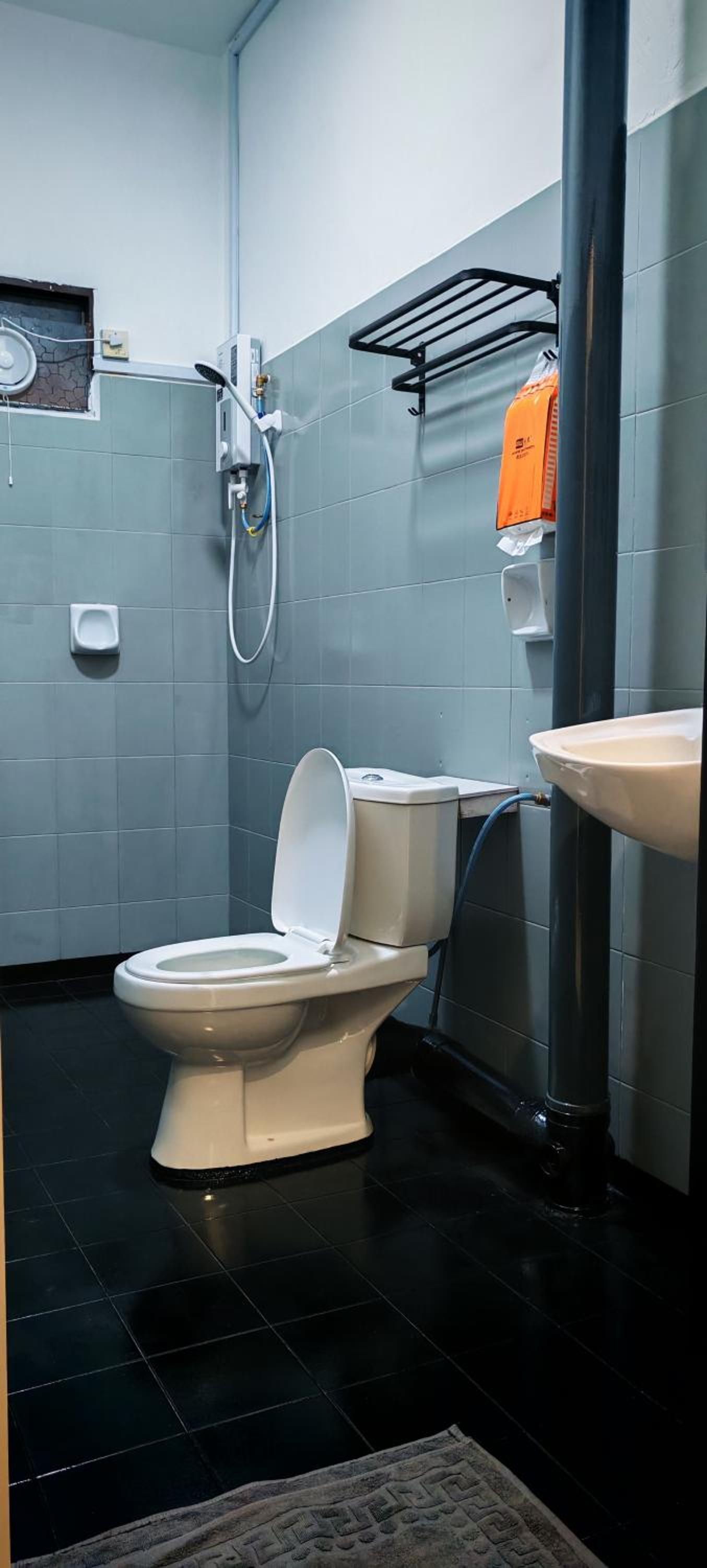 Single Room with Shared Bathroom photo 2