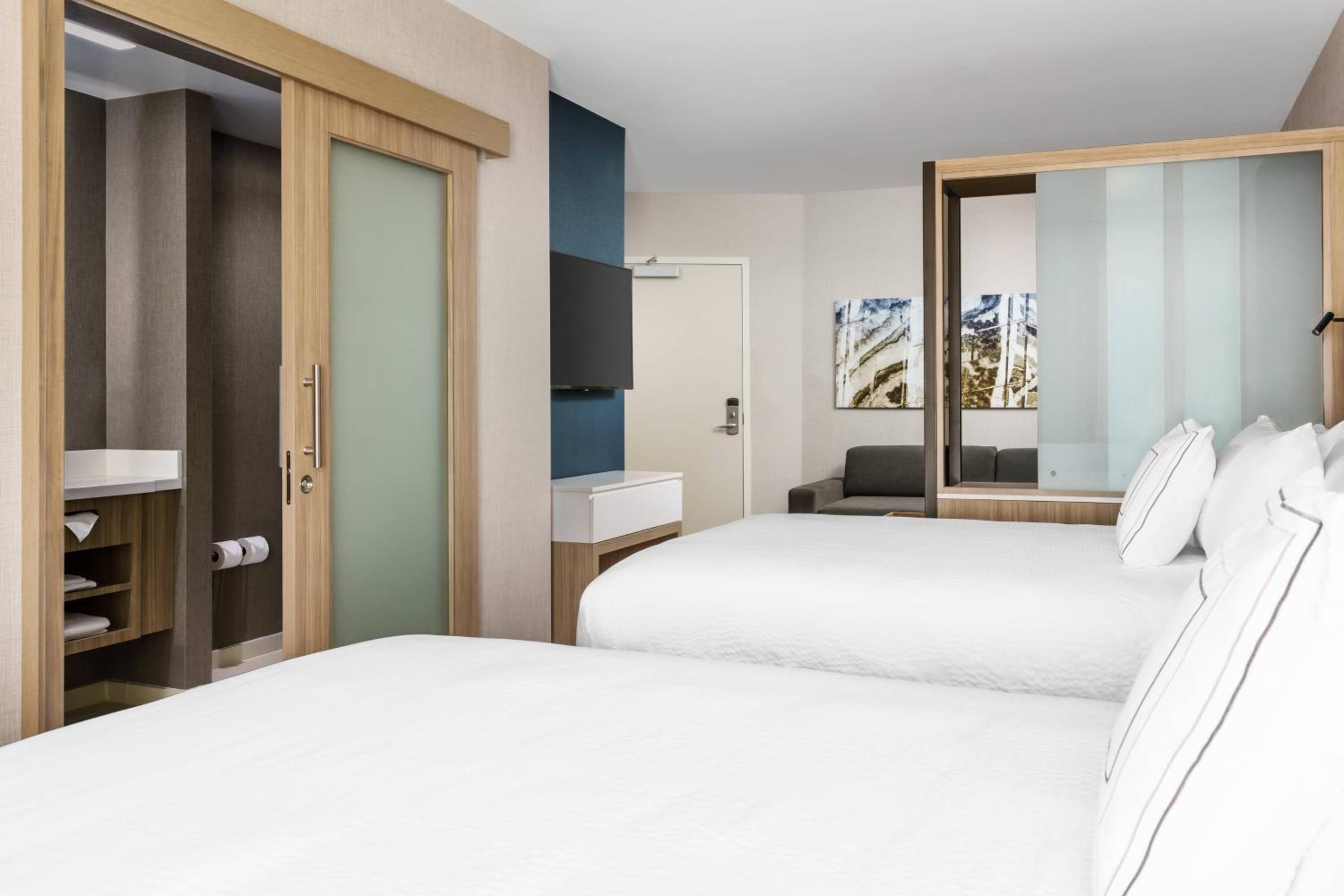 Queen Suite with Two Queen Beds, Roll-In Shower and Trundle Sofa - Mobility Access photo 3