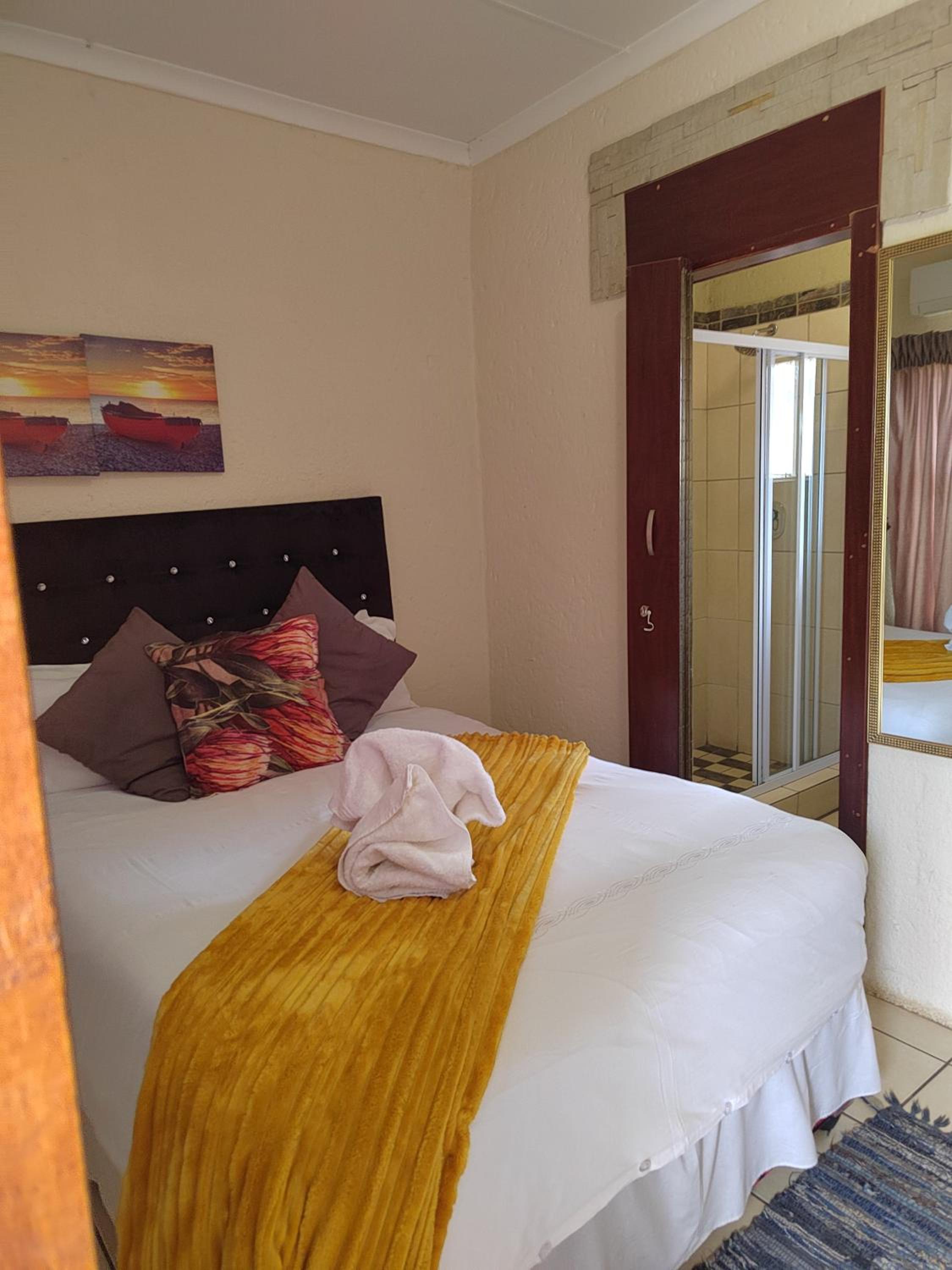 Standard Queen Room photo 1