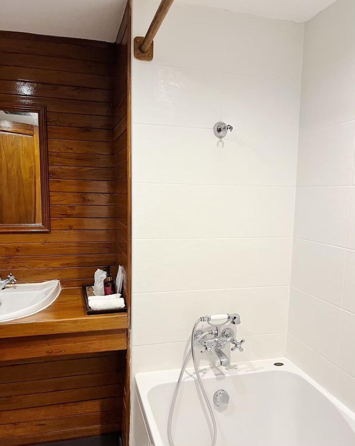 Deluxe Twin Room - Photo 5