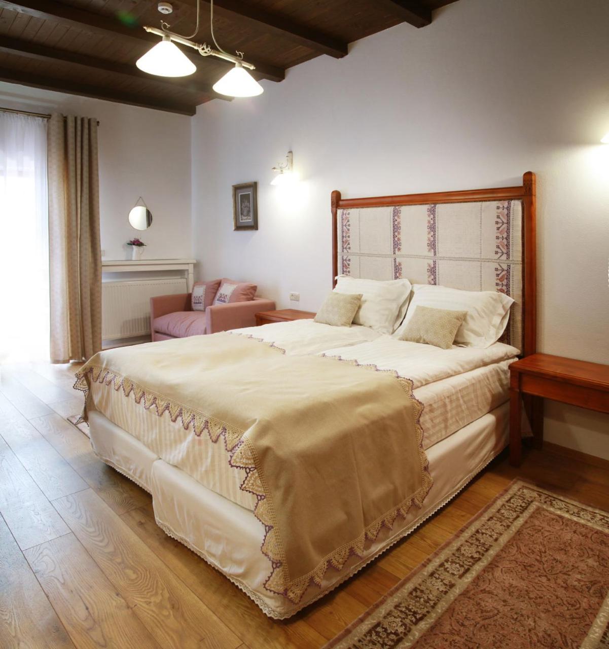 Deluxe Room (2 Adults + 1 Child) photo 1