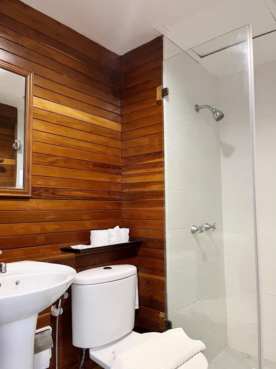 Twin Room with City View - Photo 4