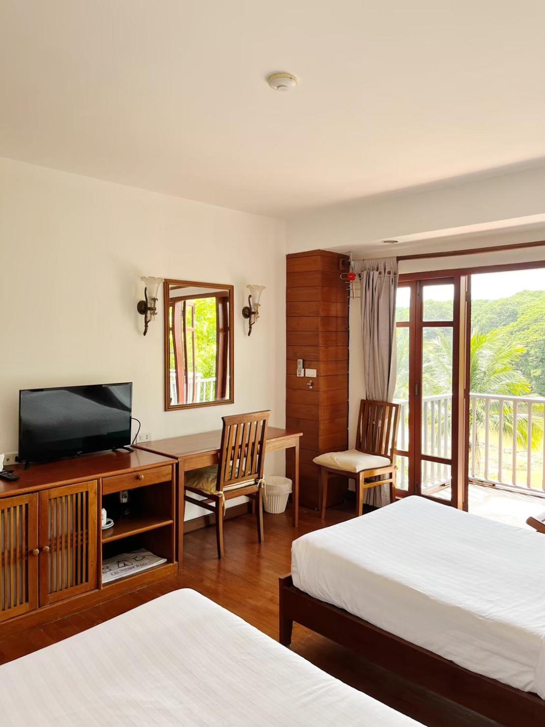 Twin Room with Balcony - Photo 4