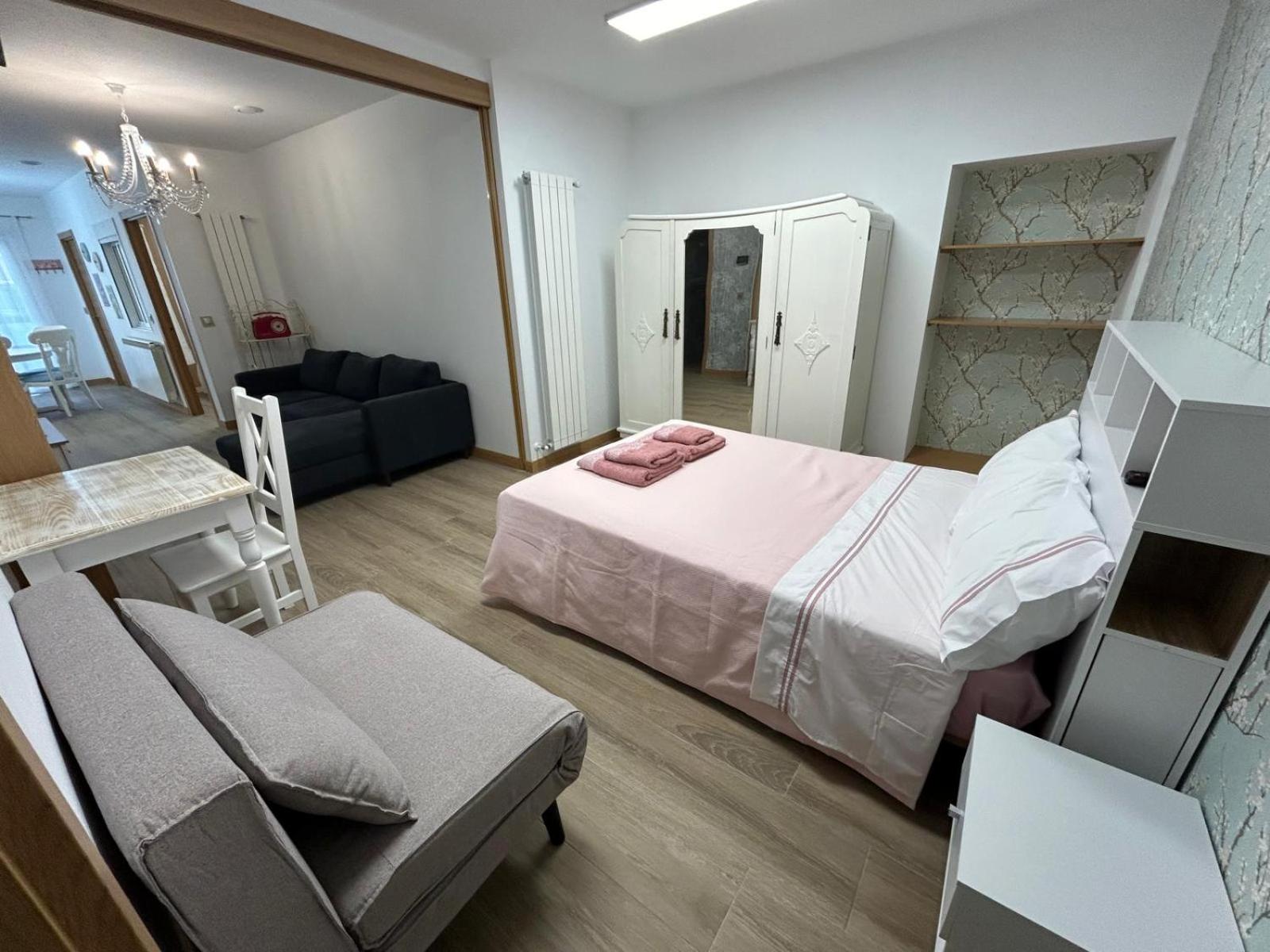 Three-Bedroom Apartment photo 2