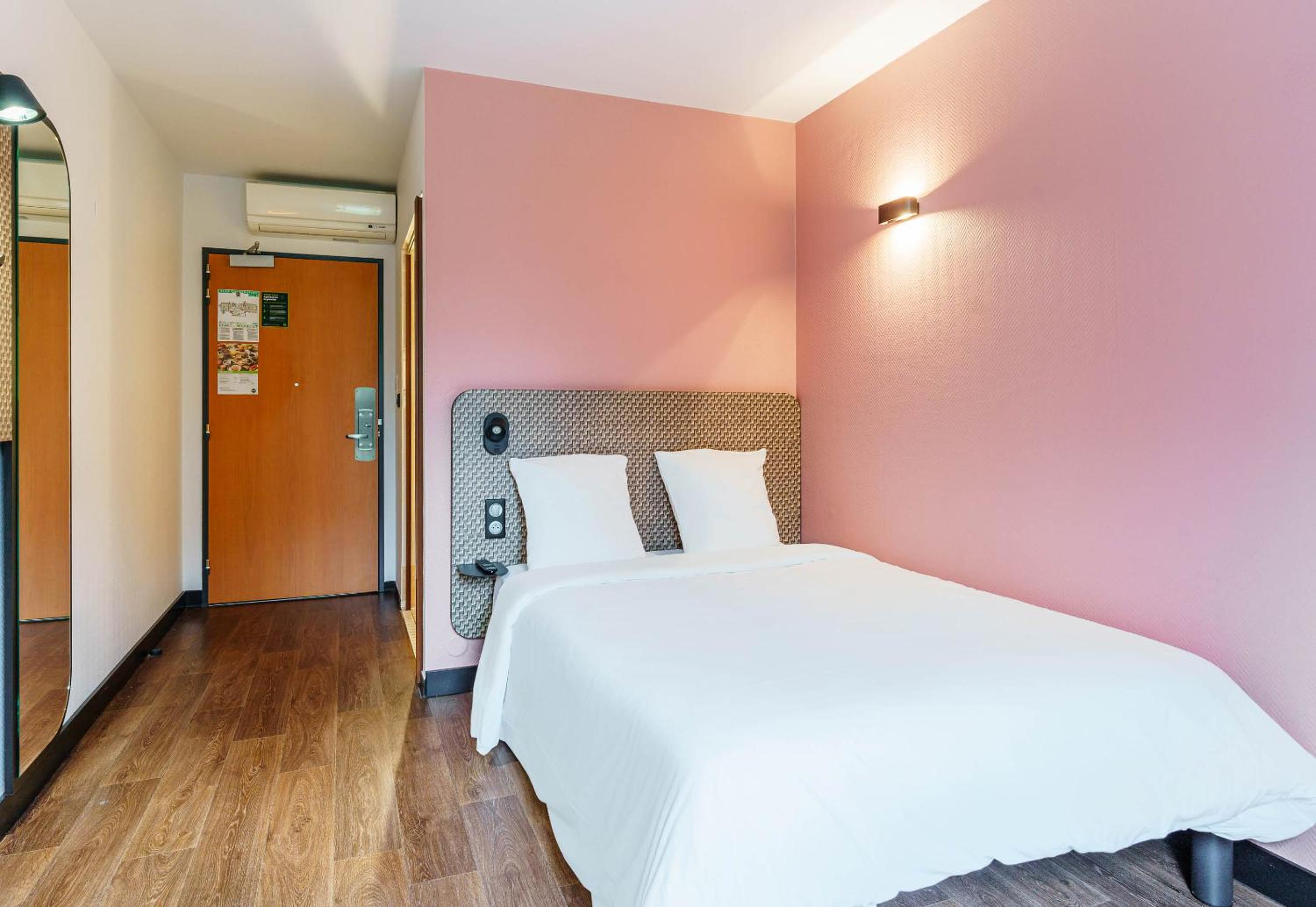 Standard Double Room - Photo 5