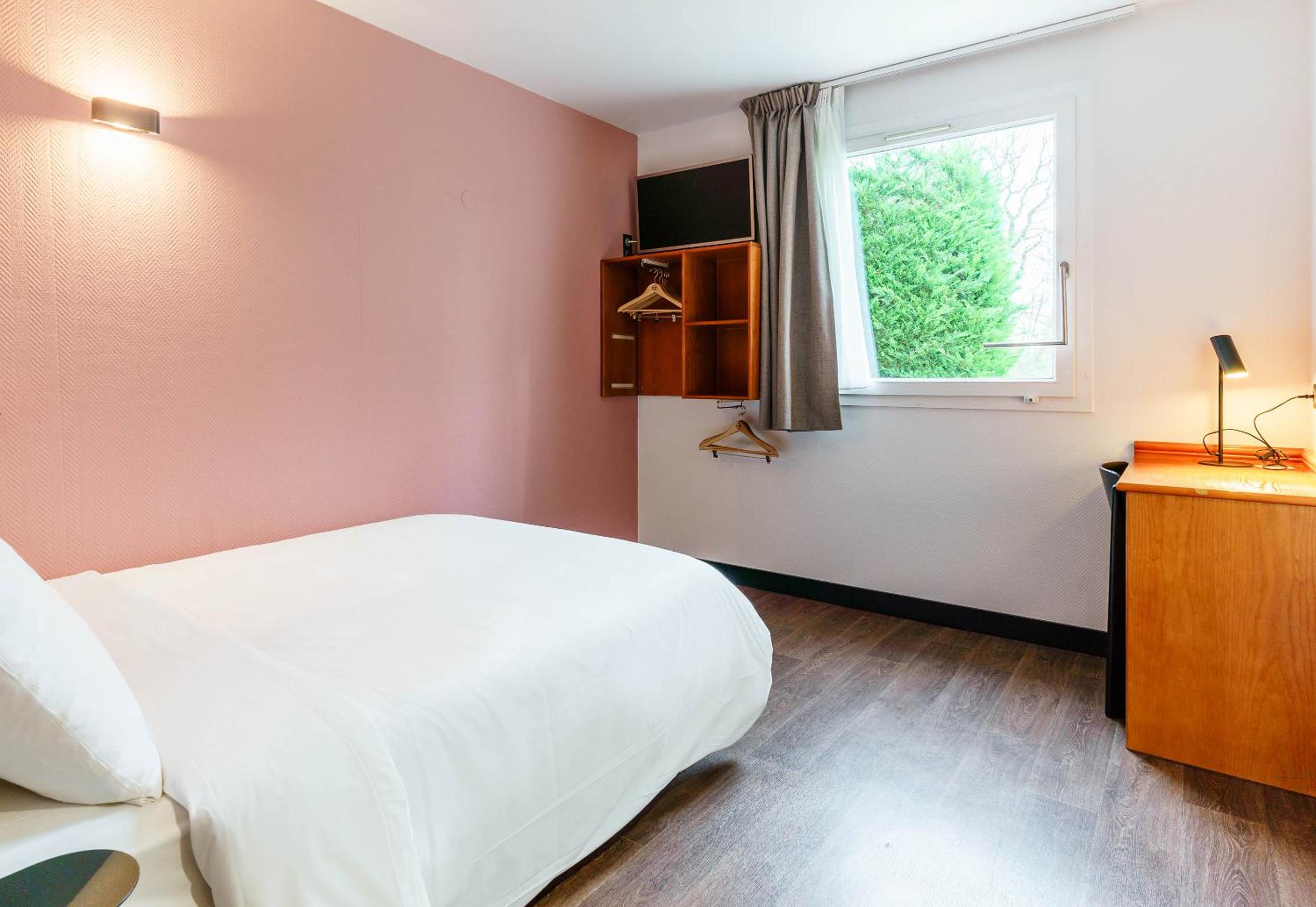 Standard Double Room - Photo 4