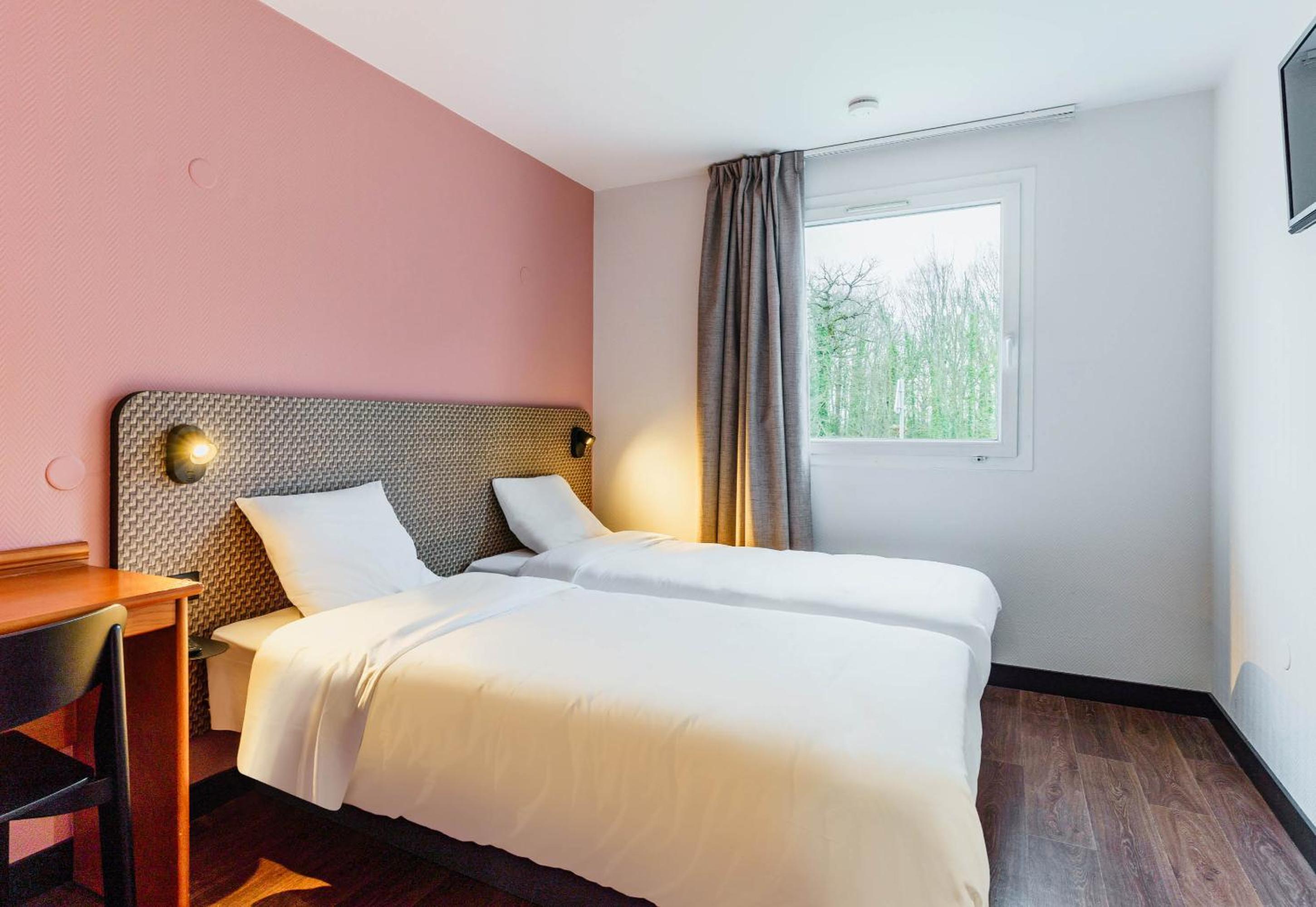 Twin Room - Photo 1
