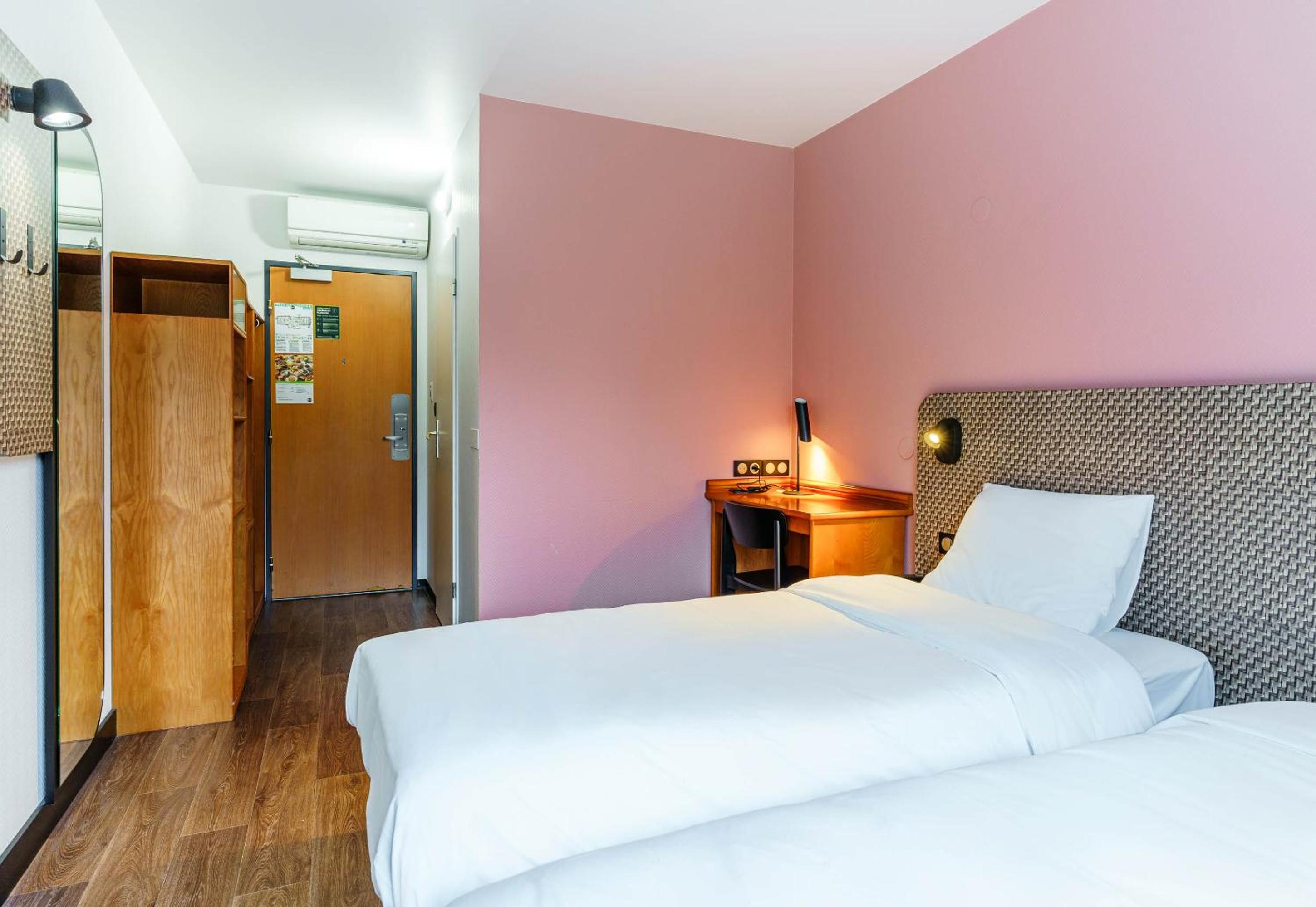 Twin Room - Photo 2