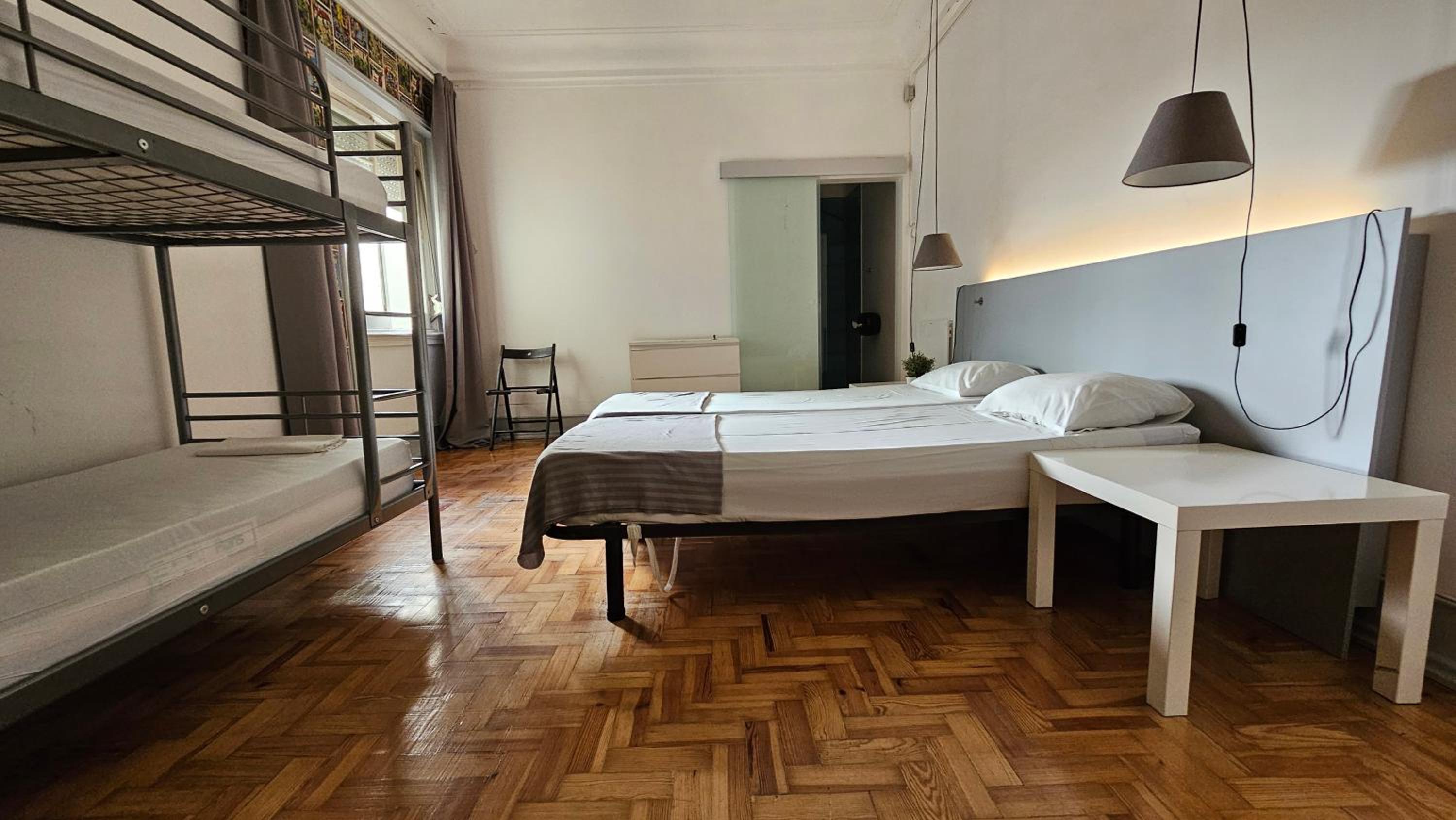 Quadruple Room with Private Bathroom photo 1