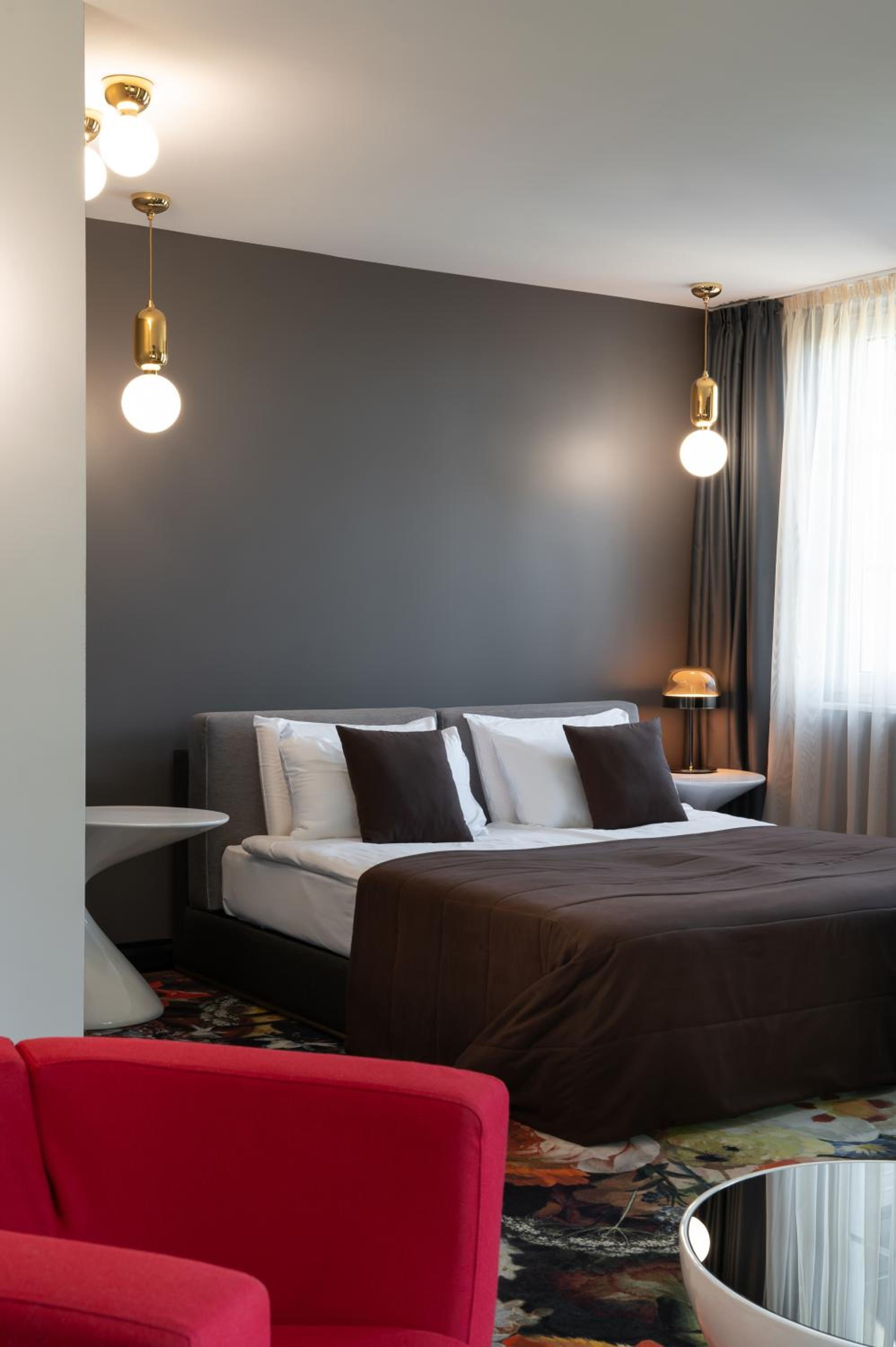 Deluxe Suite - Photo 6