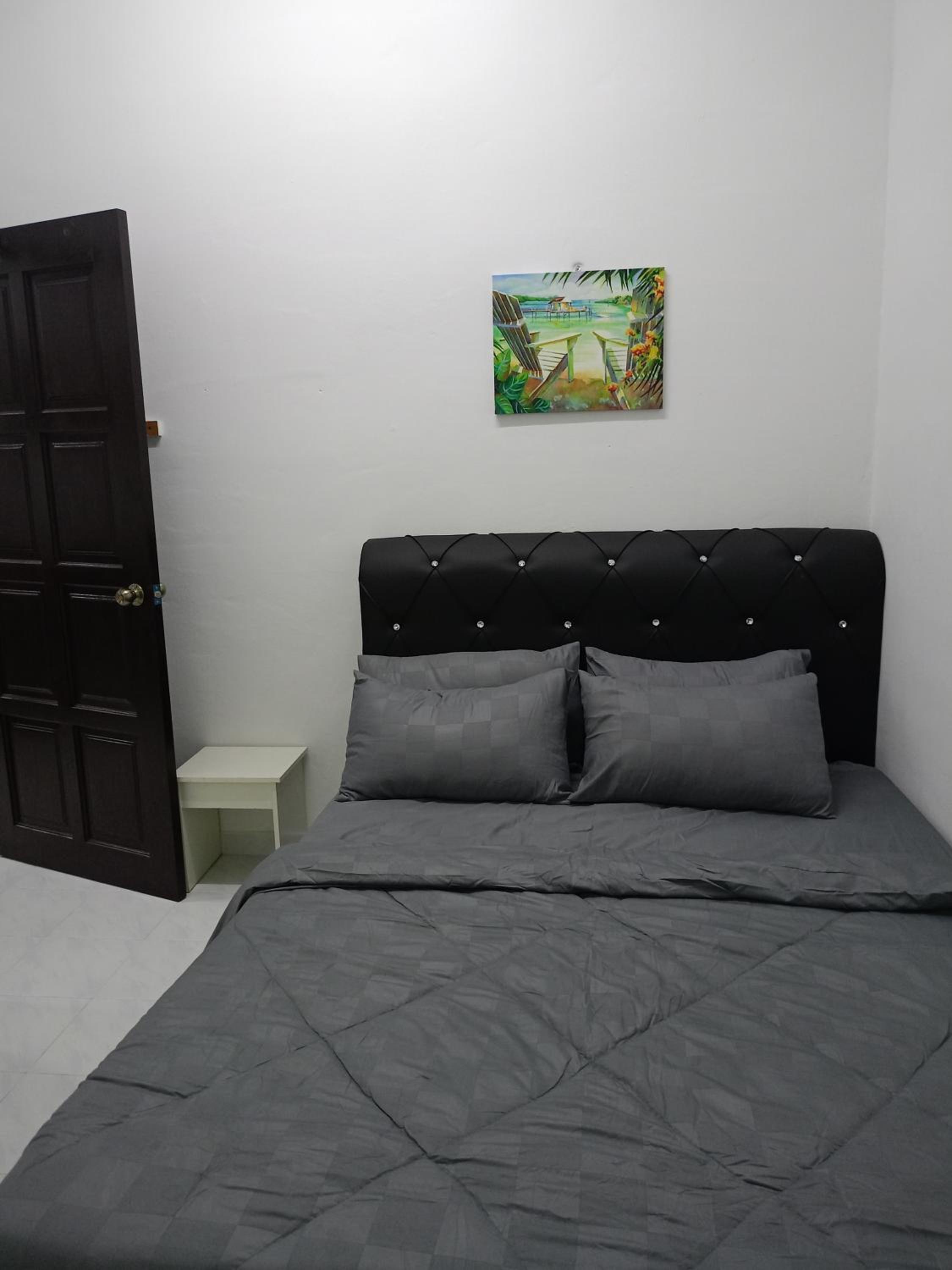 Three-Bedroom House photo 2