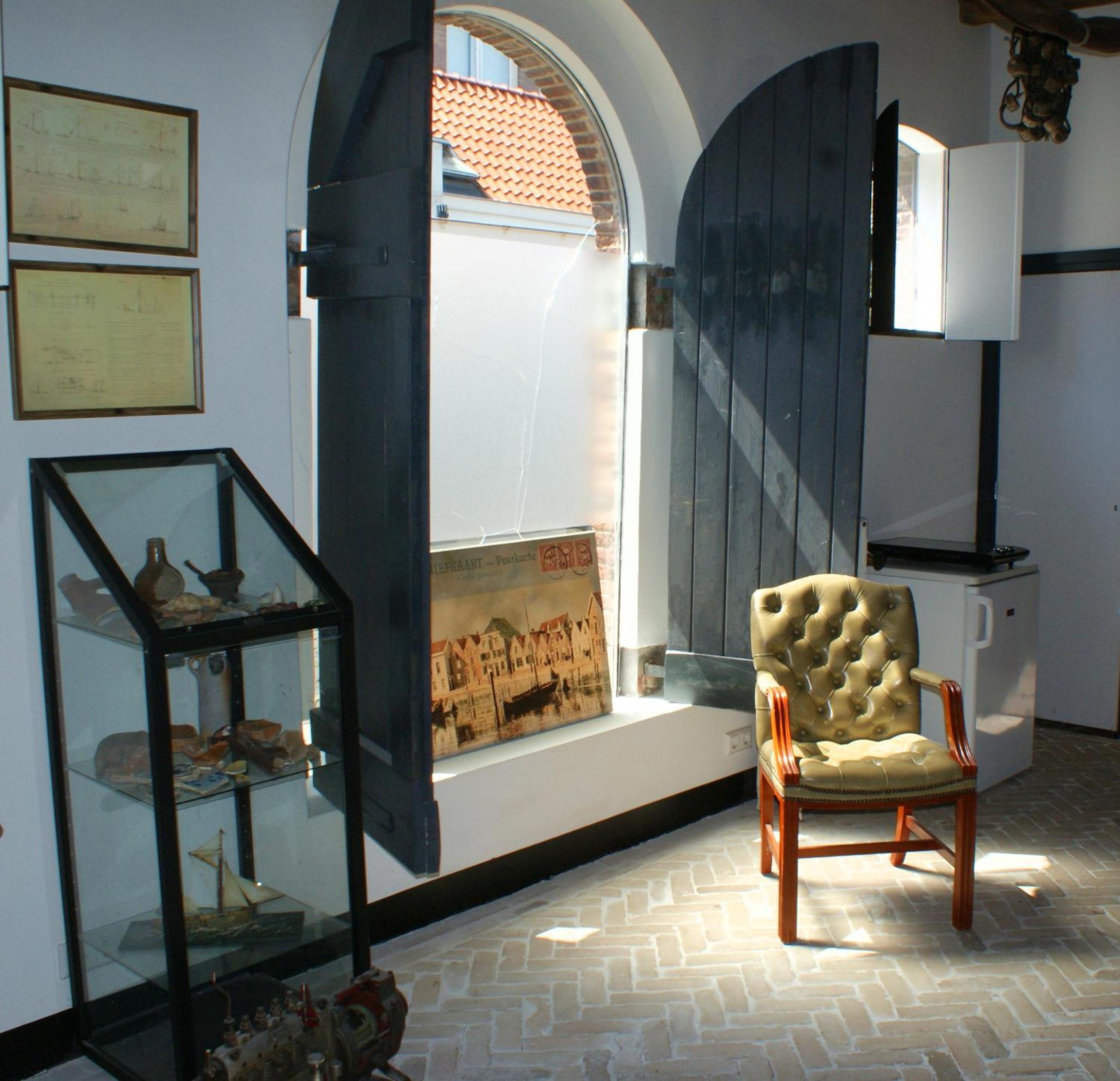 Studio - Photo 2