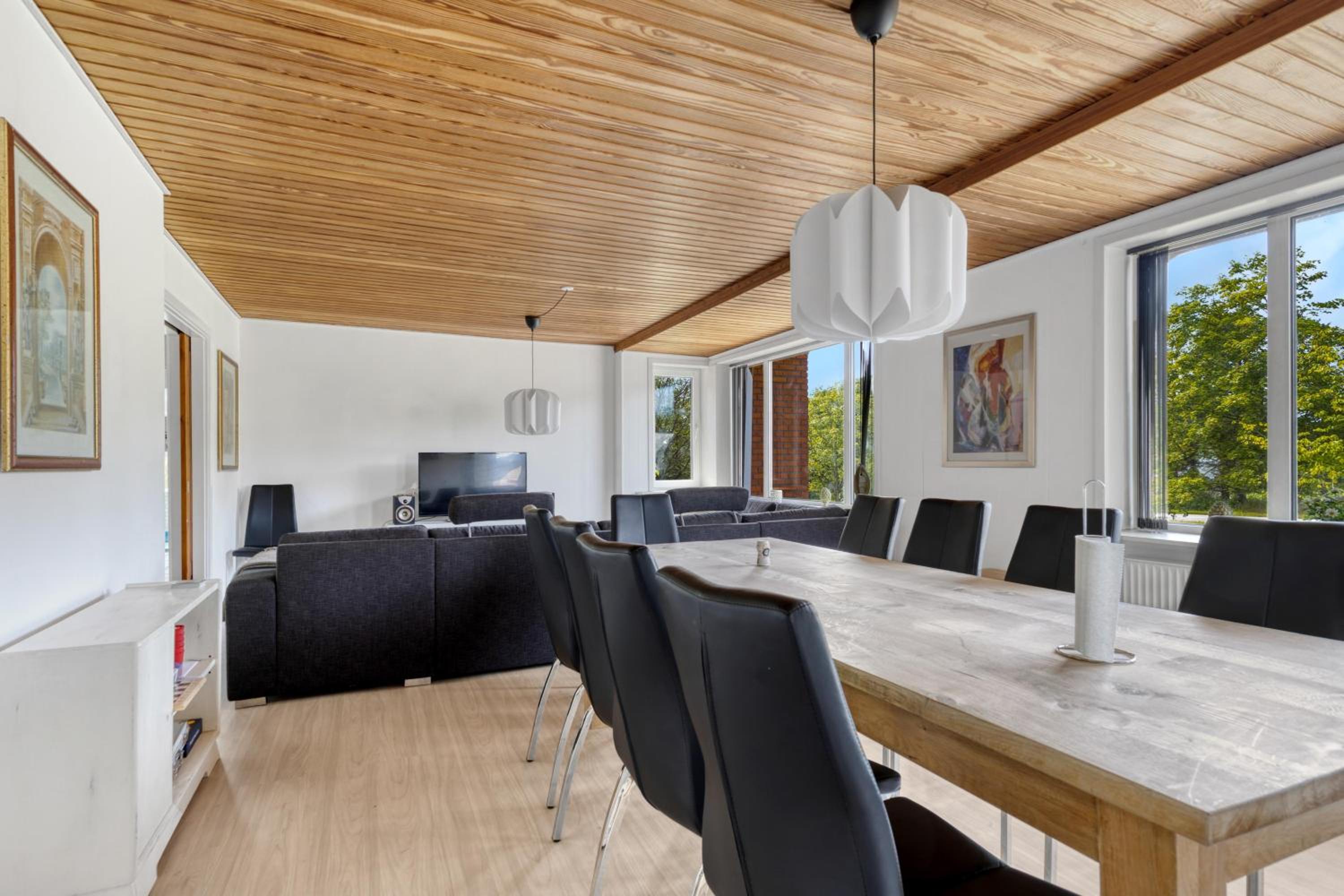 Four-Bedroom Vacation Home photo 2