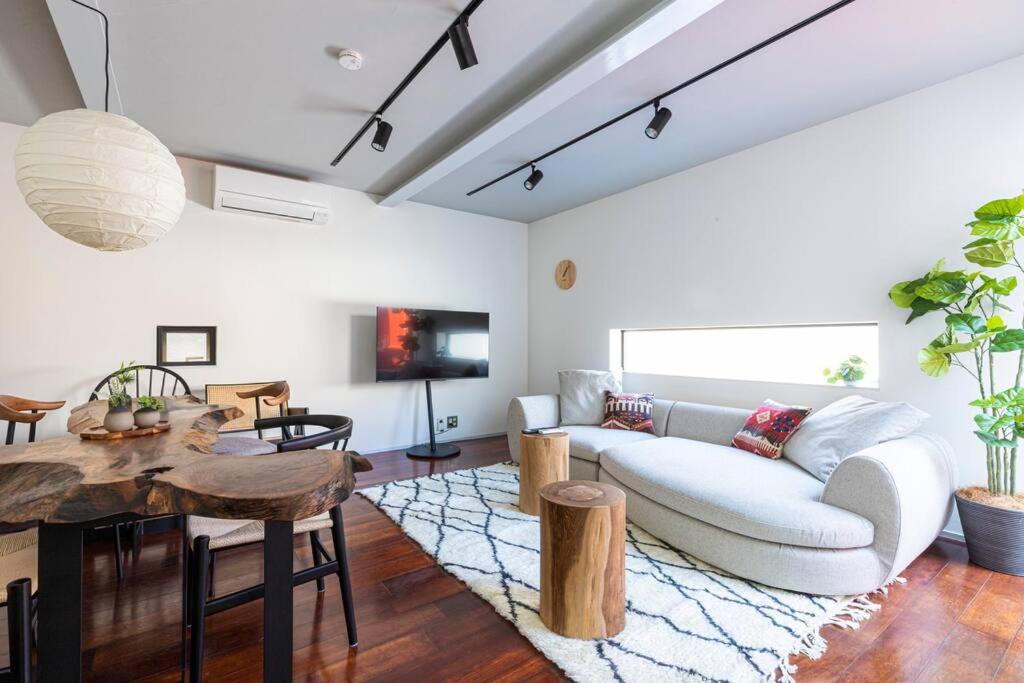 Three-Bedroom Apartment photo 1