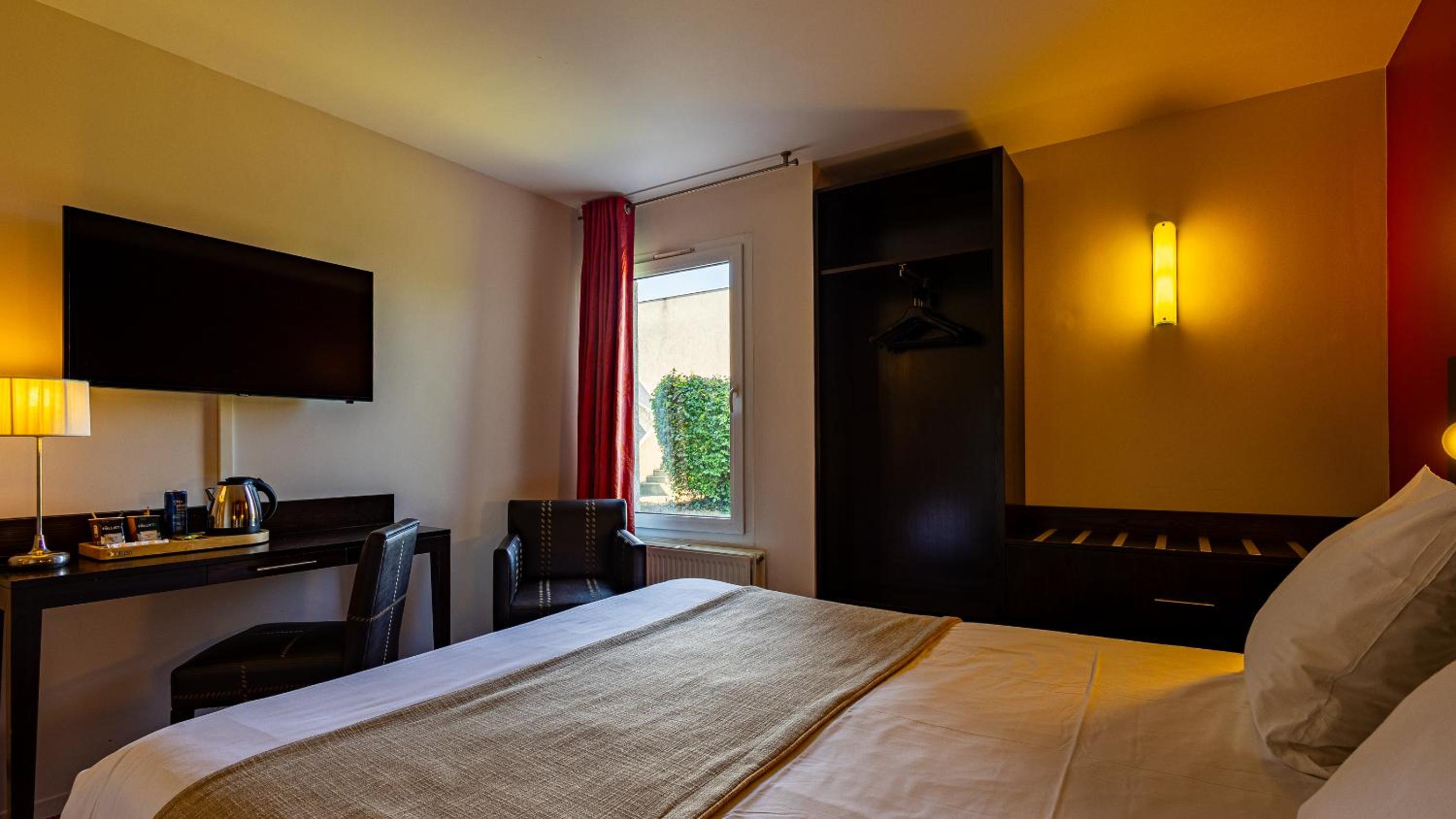 Double Room - Disability Access photo 3