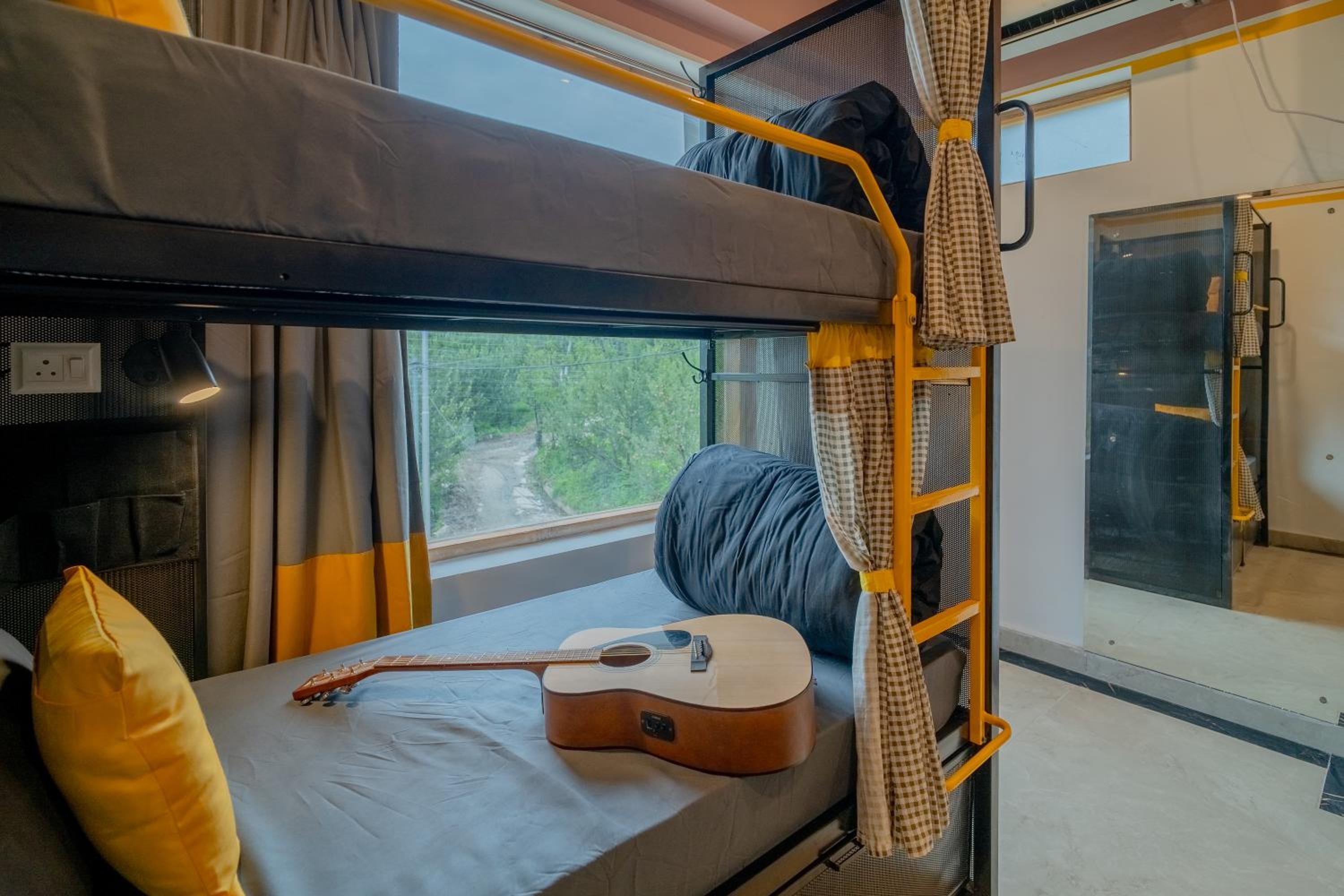 Bed in 4 Bed Mixed Dormitory with Valley View photo 2