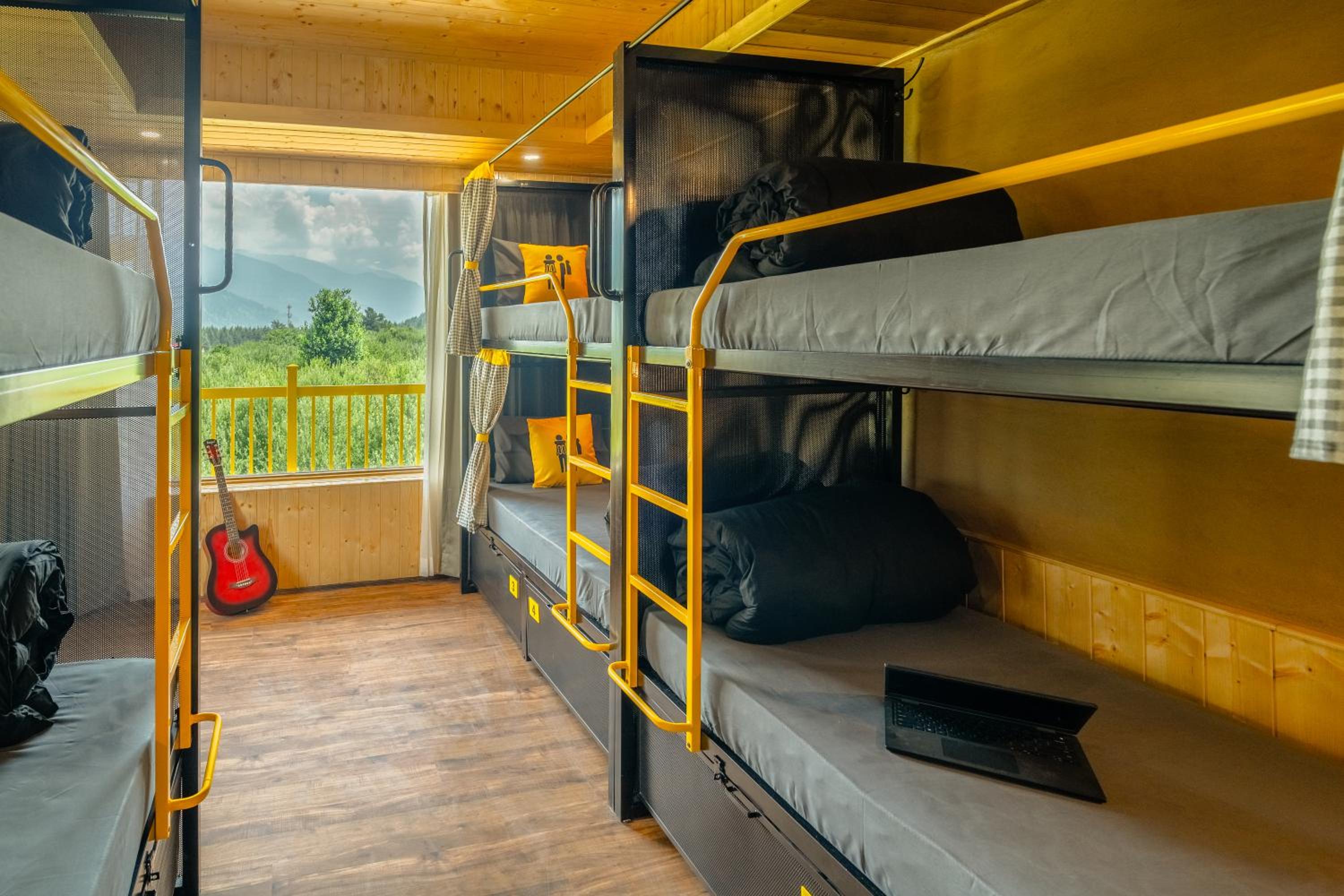 Bed in 6 Bed Mixed Dormitory with Balcony and Valley View photo 2