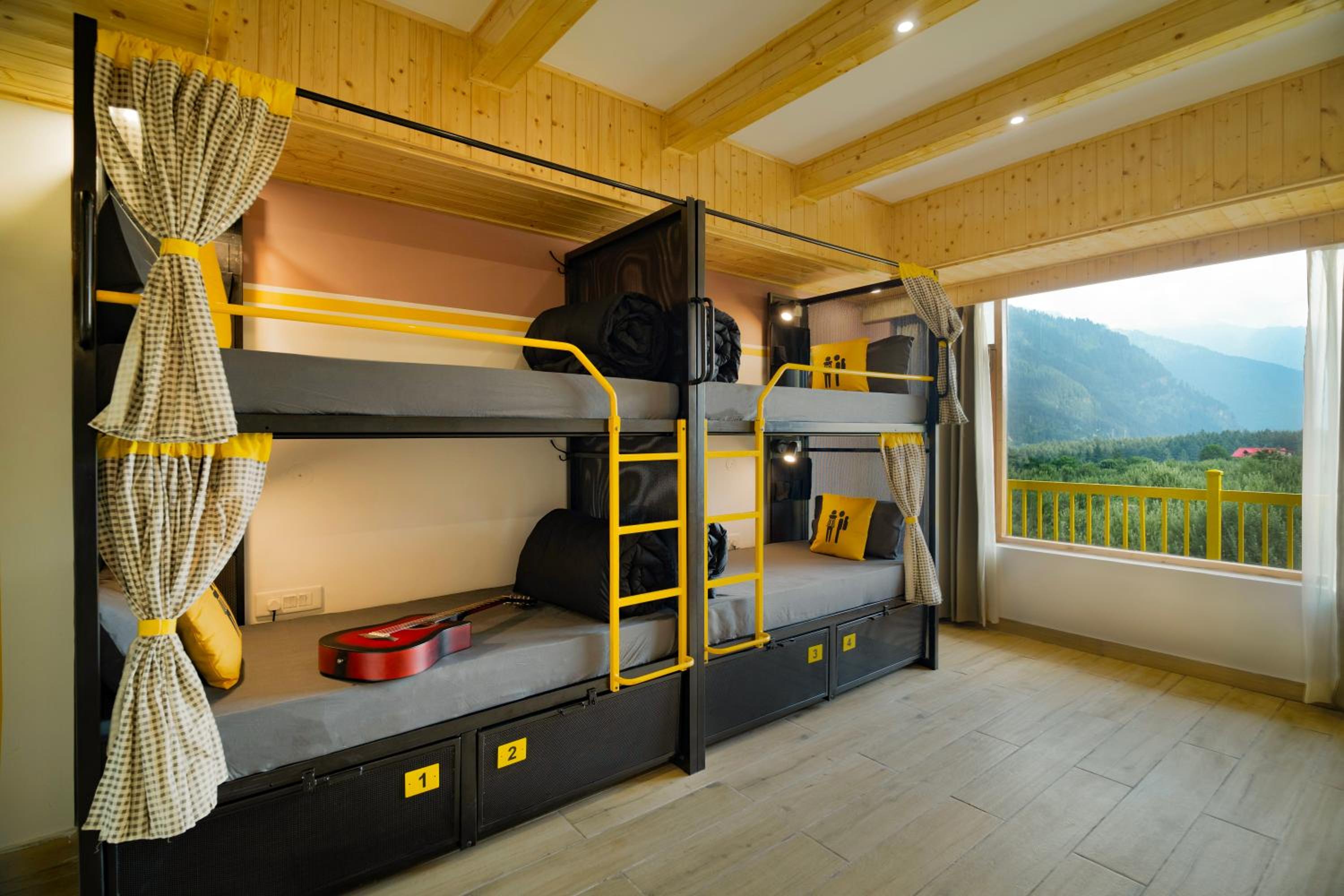 Bed in 4 Bed Mixed Dormitory with Balcony and Valley View photo 3