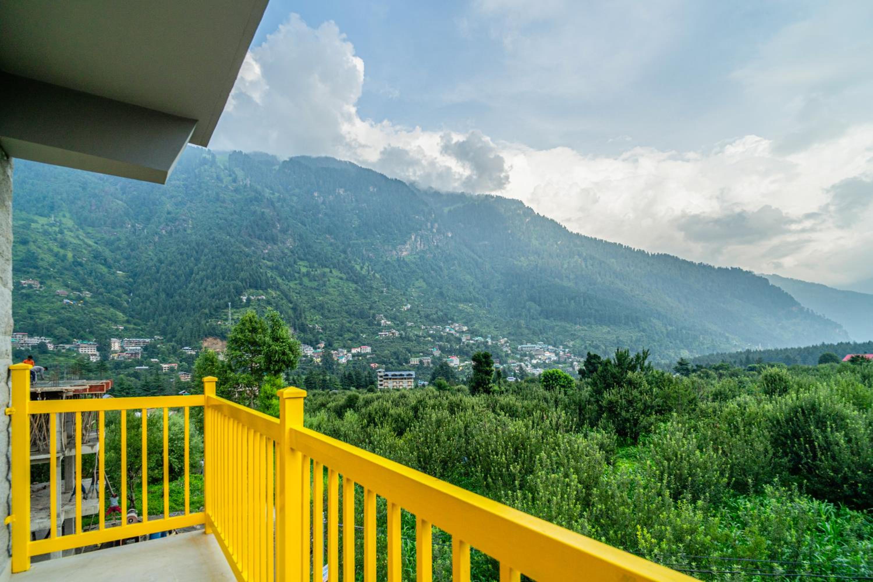 Bed in 4 Bed Mixed Dormitory with Balcony and Valley View photo 2
