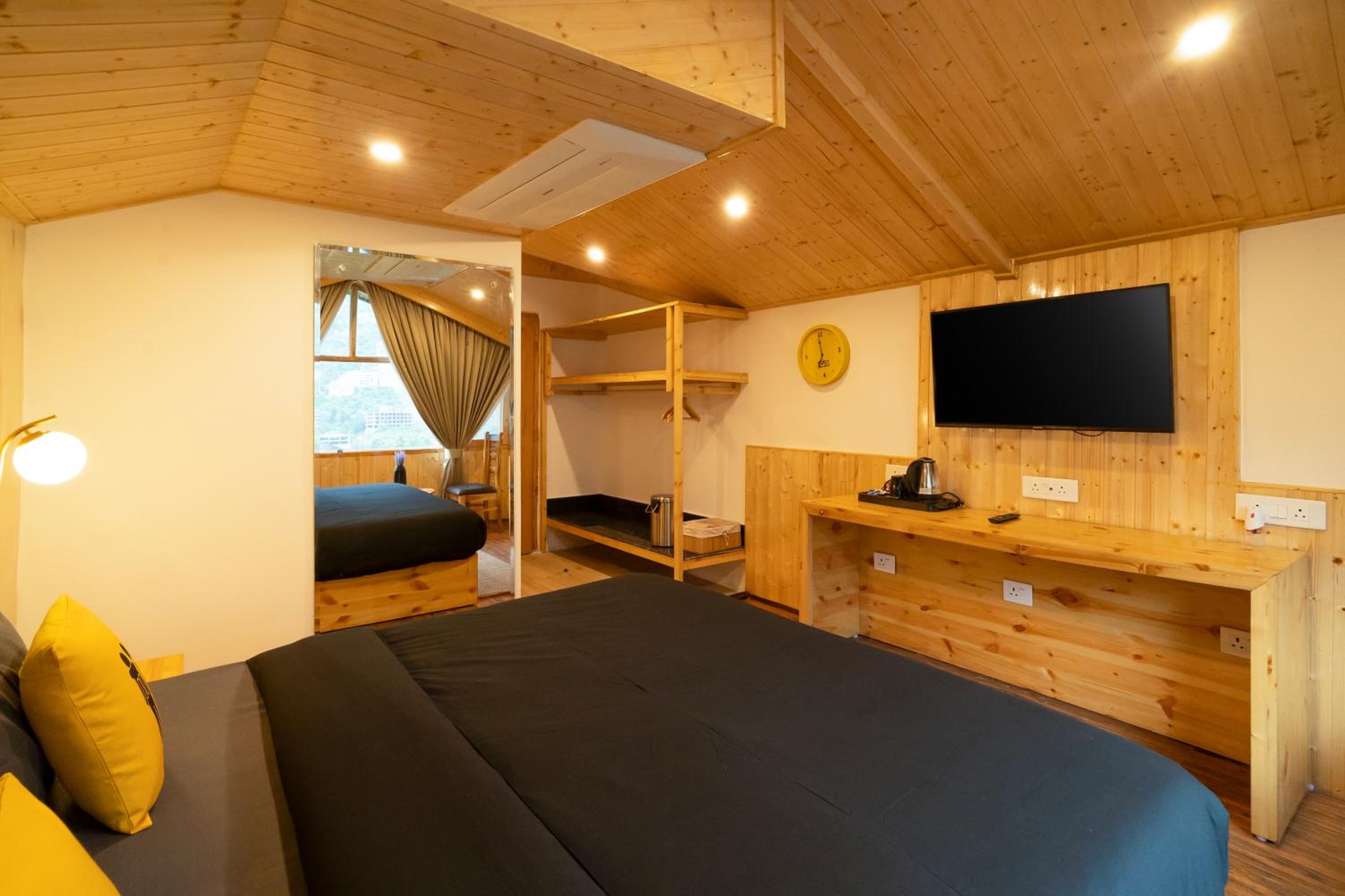 Deluxe Double Room with Valley View photo 2
