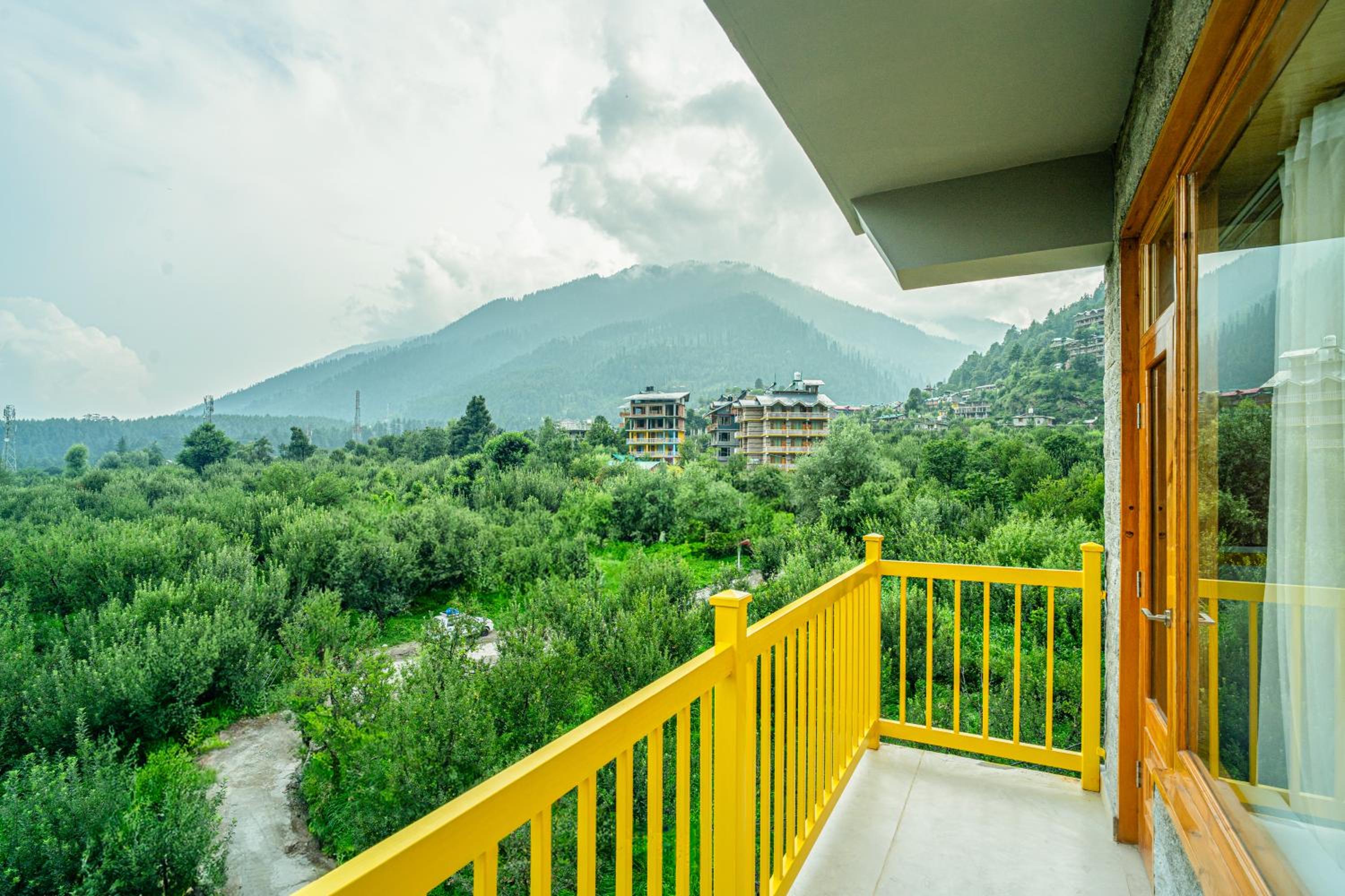 Superior Double Room with Balcony and Valley View photo 2