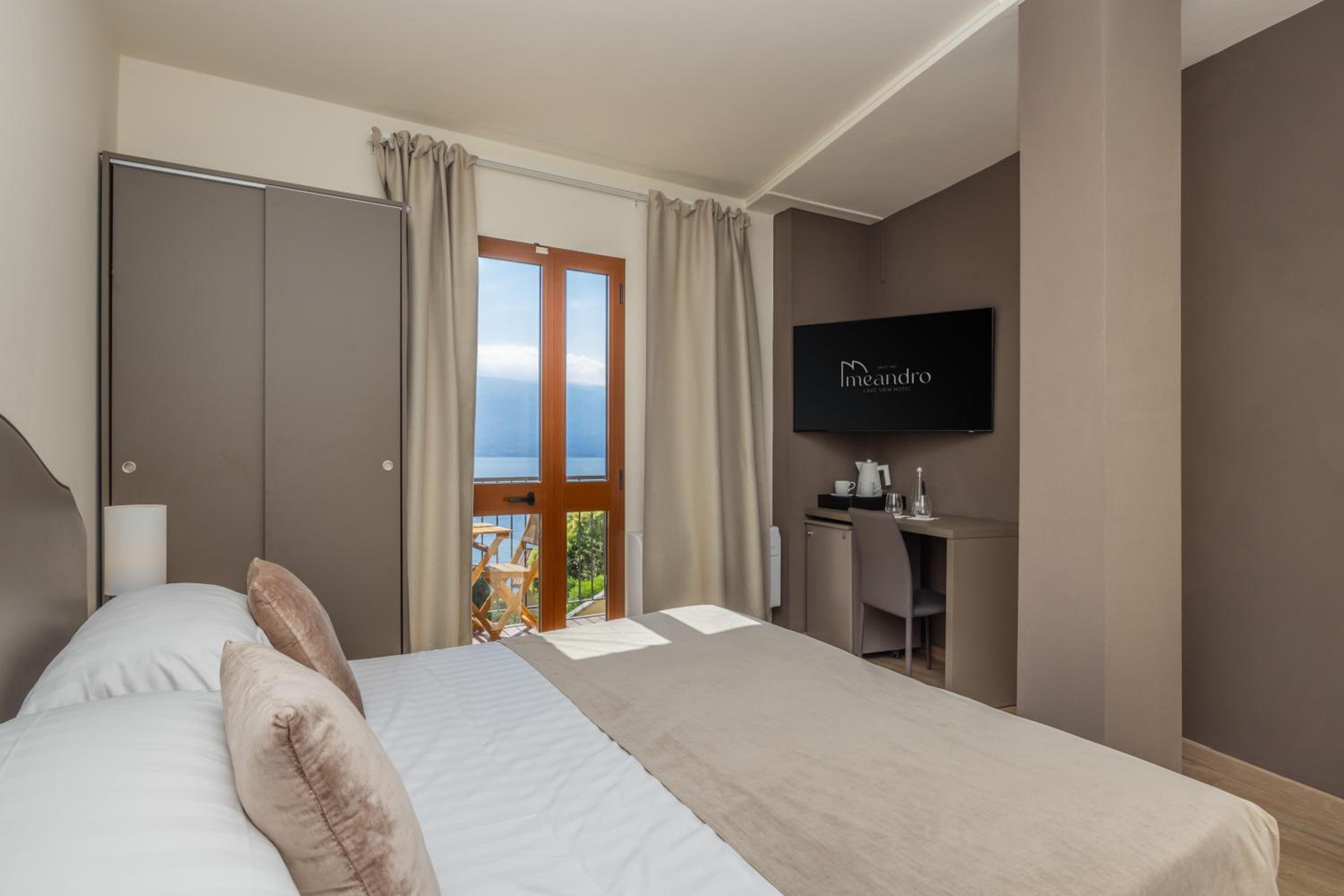 Superior Double or Twin Room with Lake View
