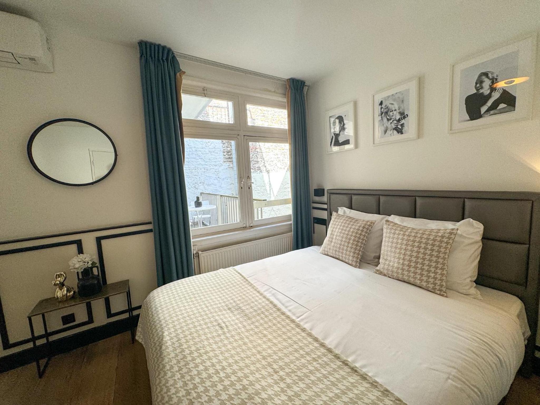 Deluxe Double Room with Balcony photo 2