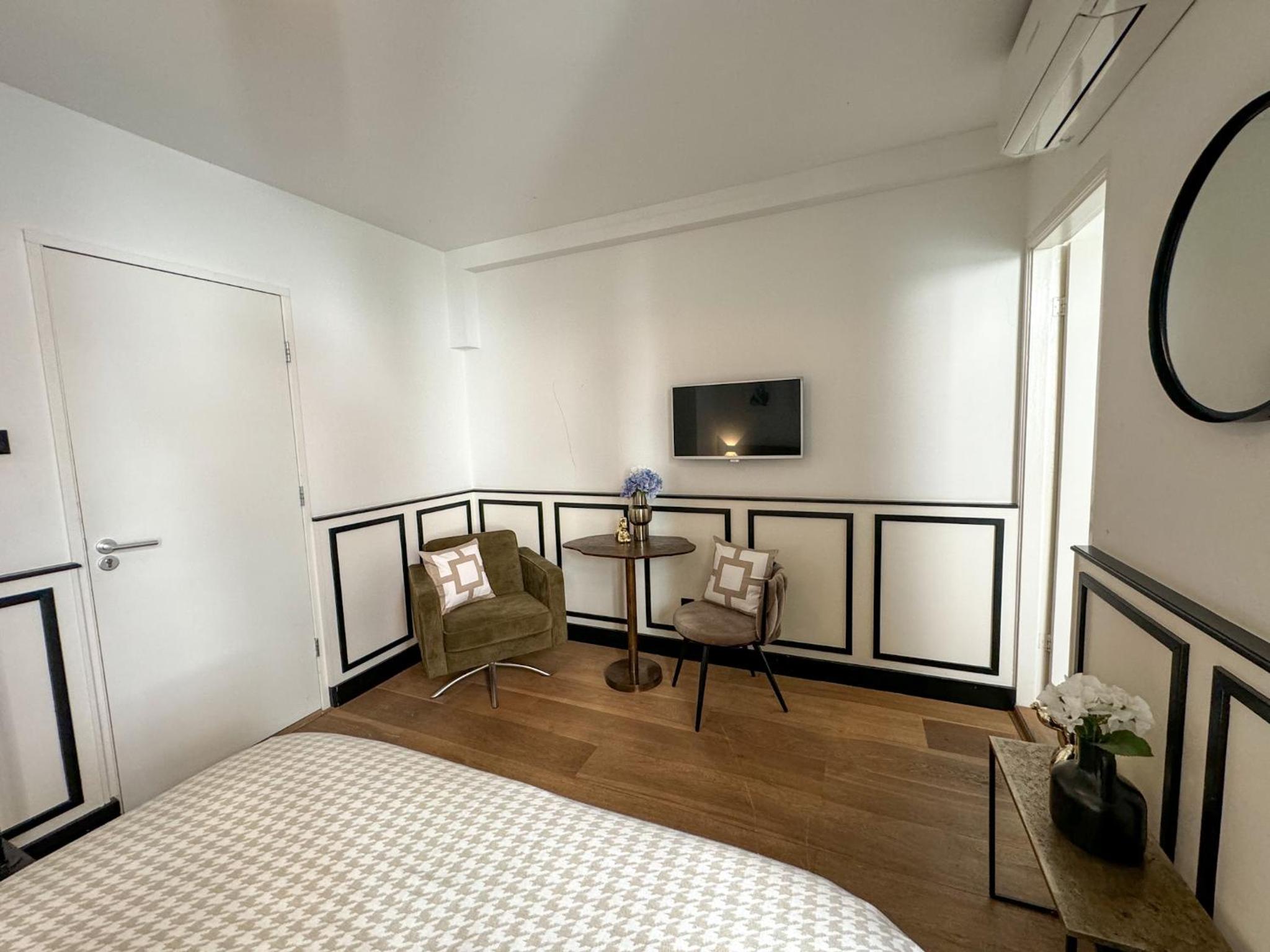 Deluxe Double Room with Balcony photo 3
