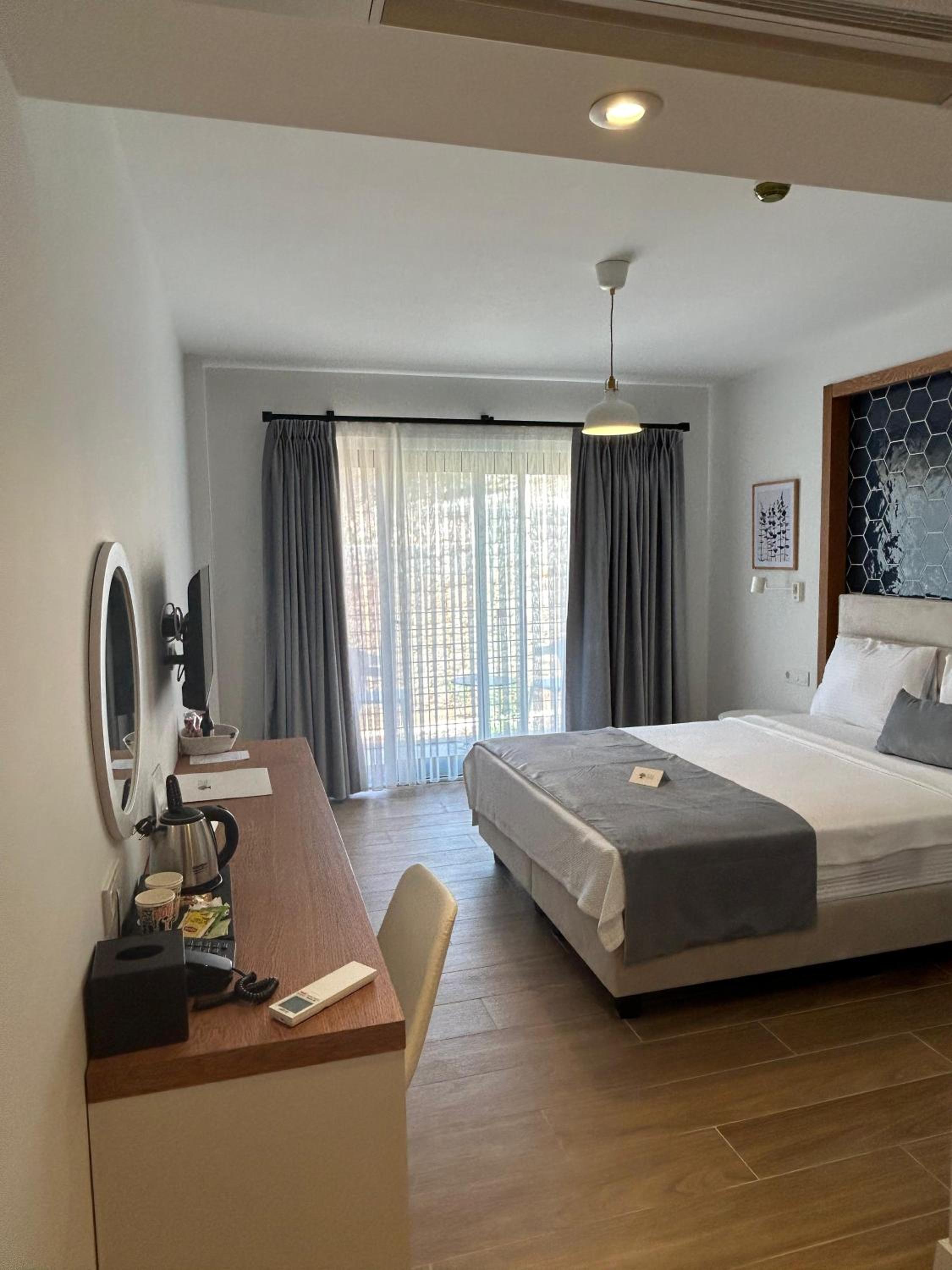 Double Room with Garden View - Photo 8