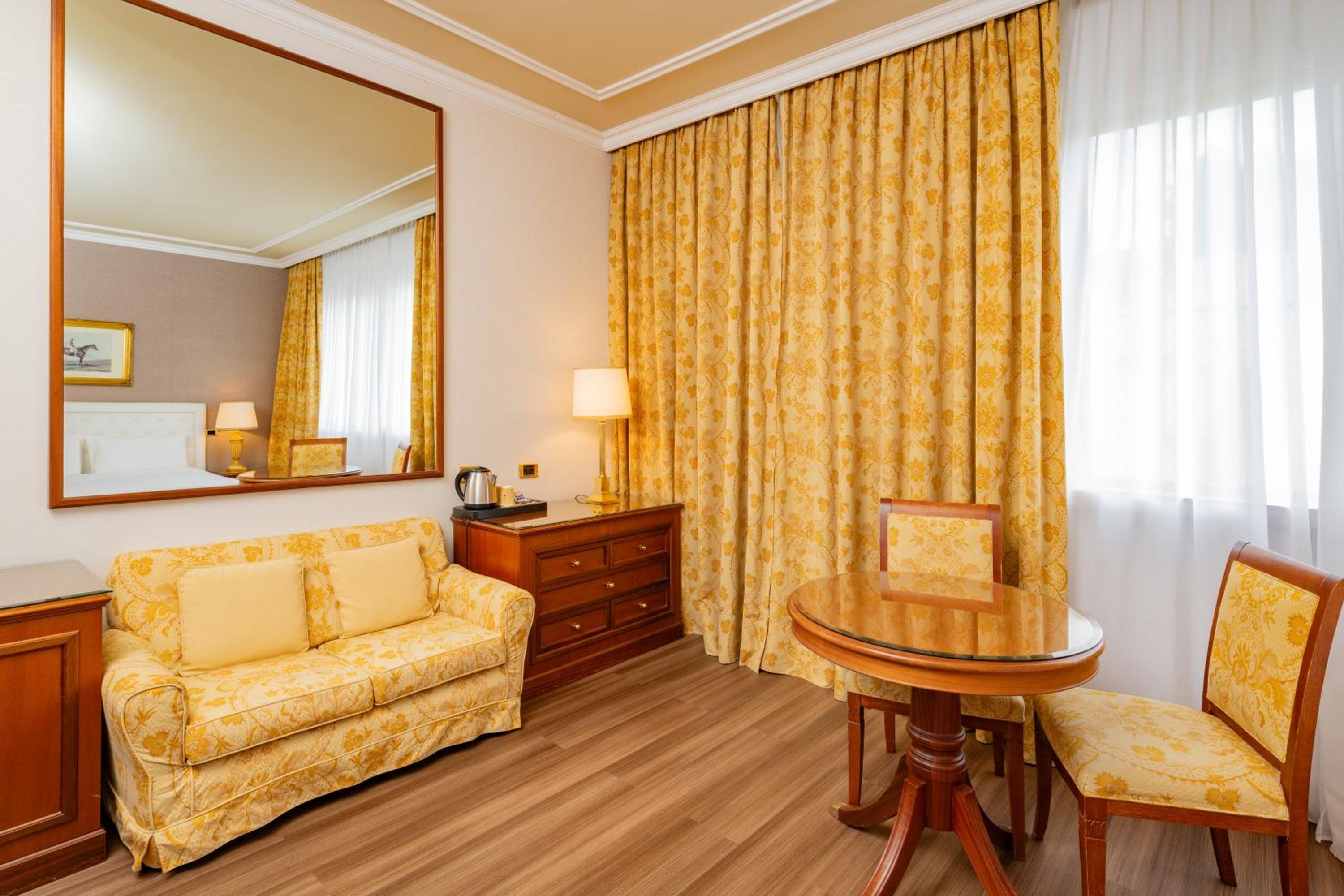 Deluxe Double Room - Photo 1