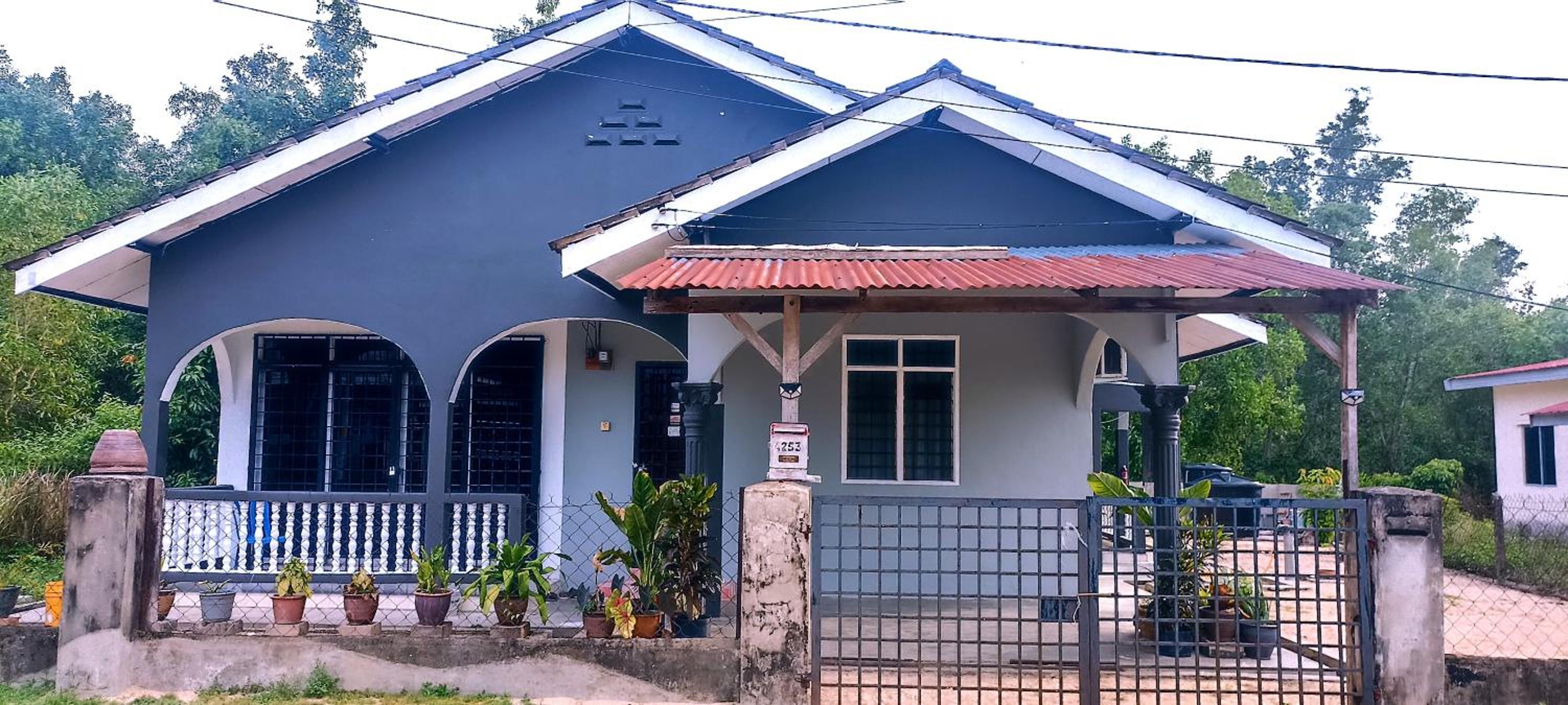 Three-Bedroom House photo 1