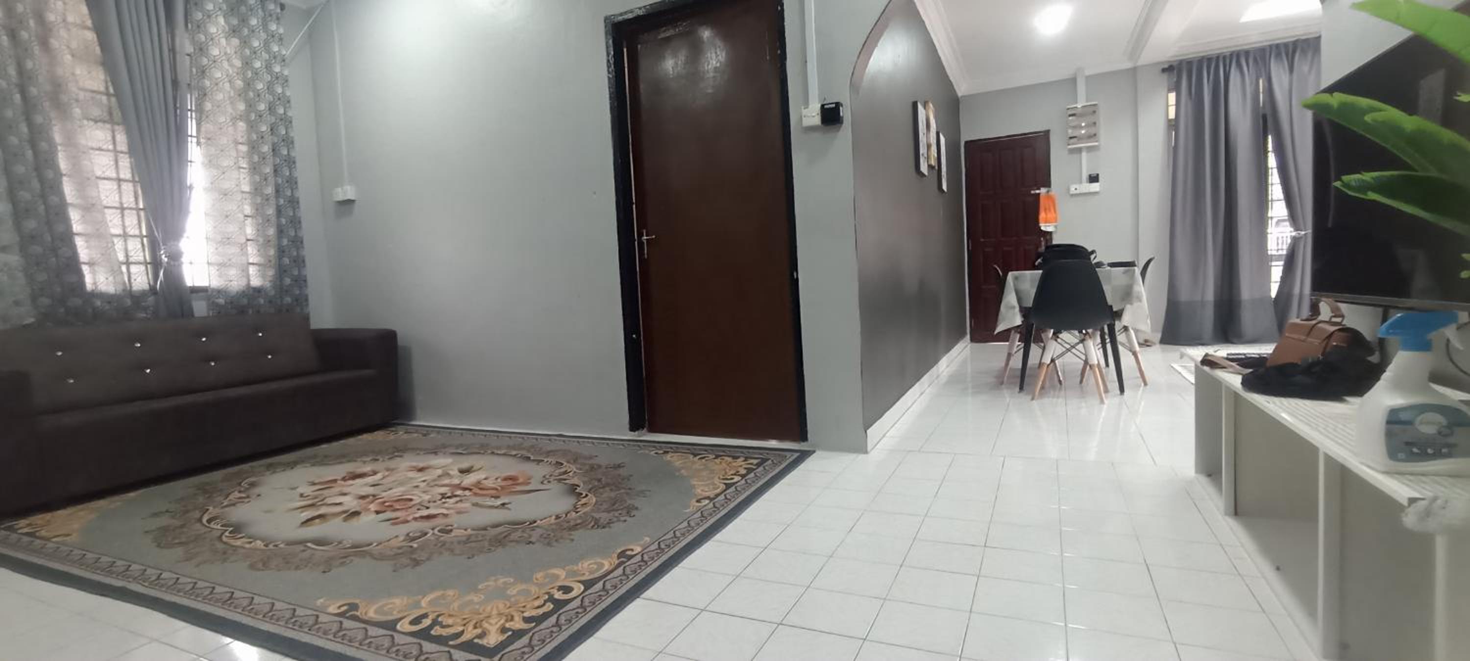 Three-Bedroom House photo 3