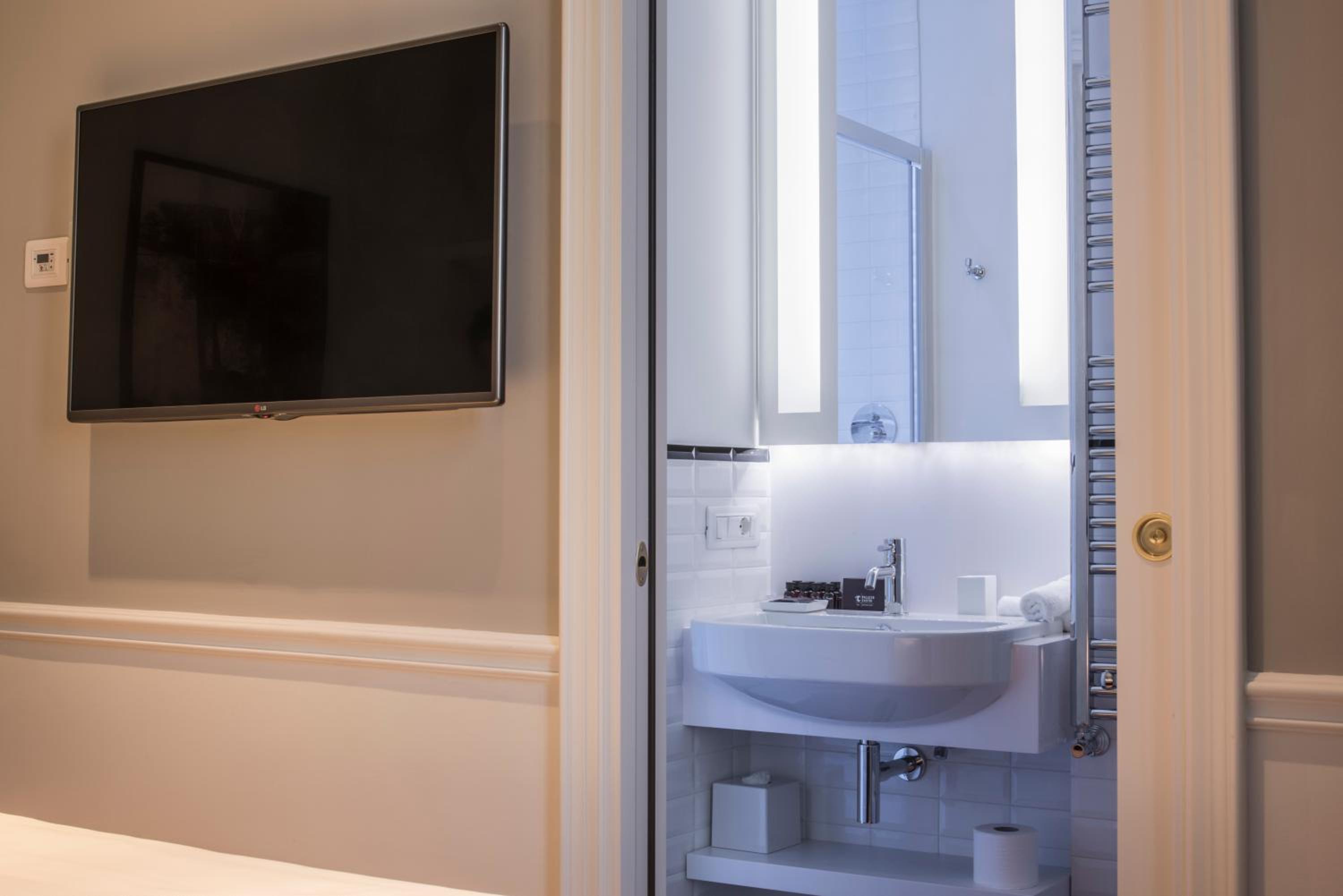 Classic Double Room with Spa Access - Photo 5