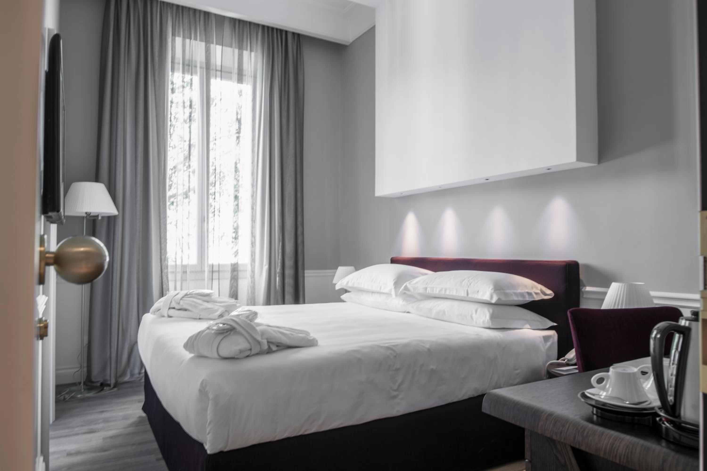 Classic Double Room with Spa Access - Photo 1