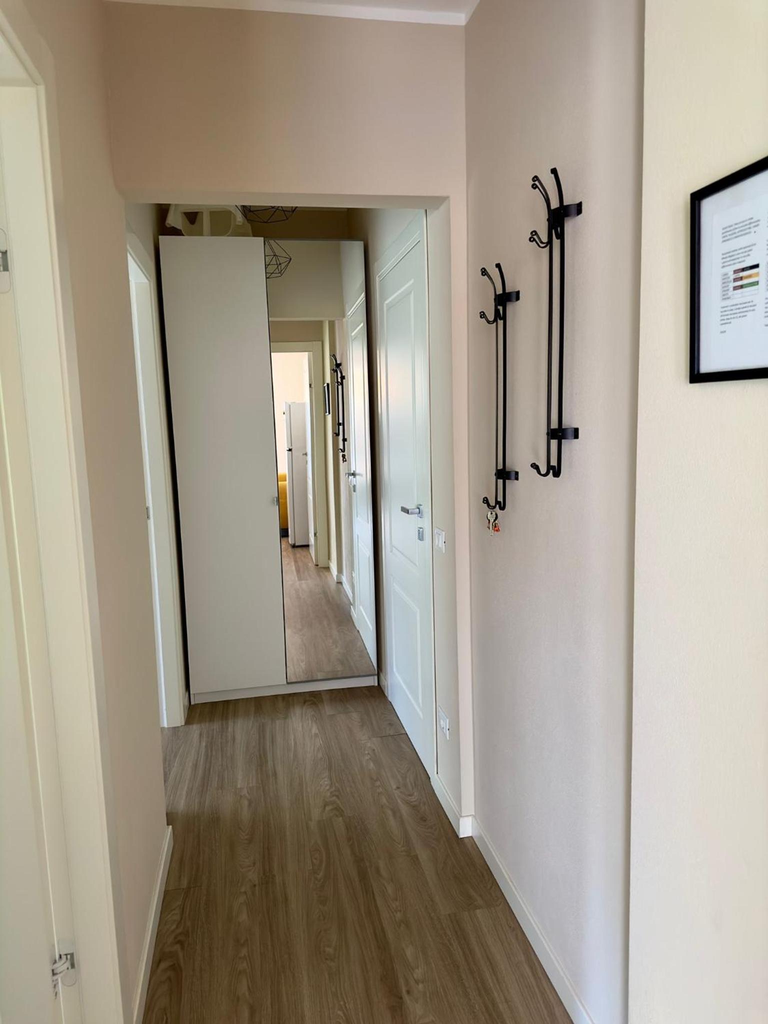 One-Bedroom Apartment photo 2
