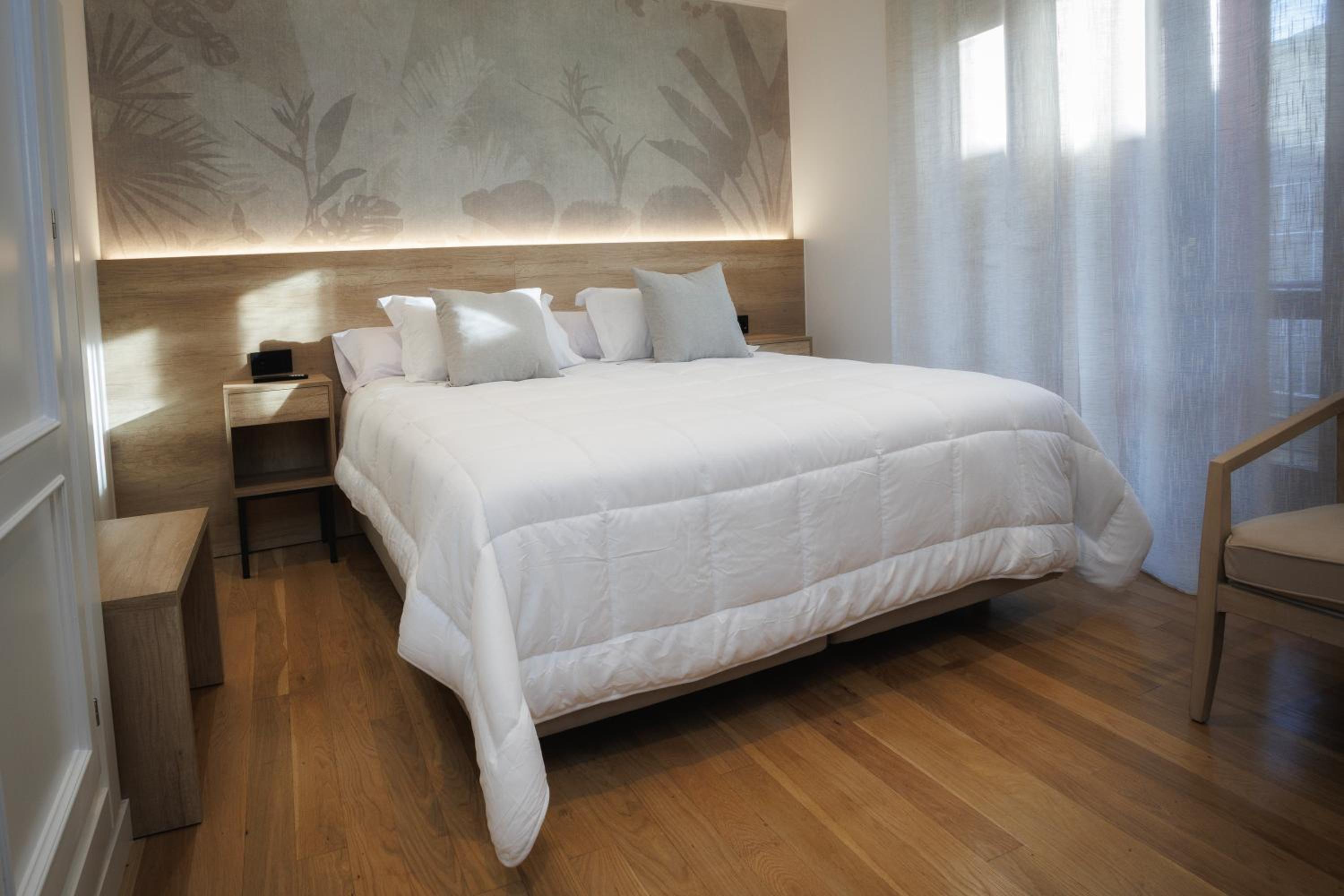 Deluxe Double or Twin Room with Balcony photo 3
