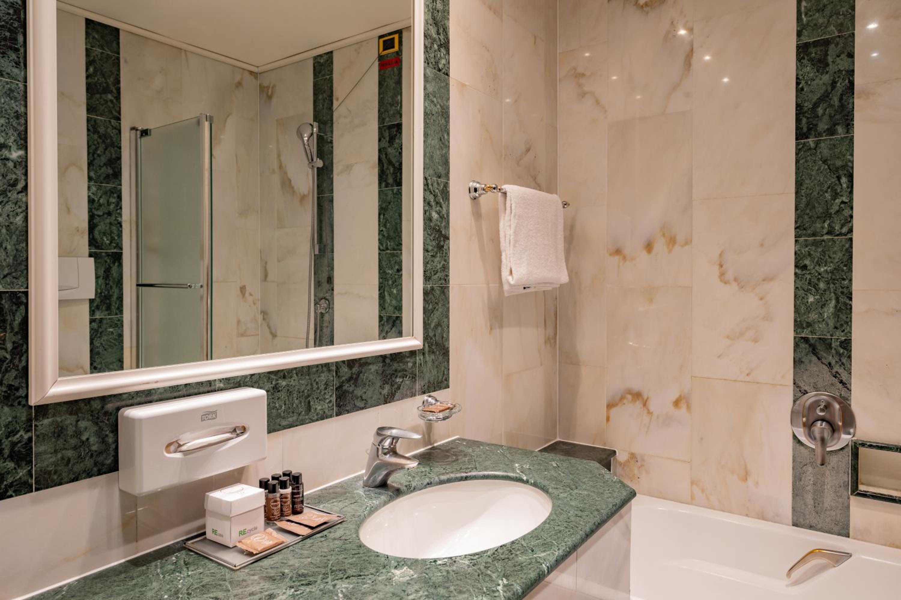 Superior Double Room - Photo 2