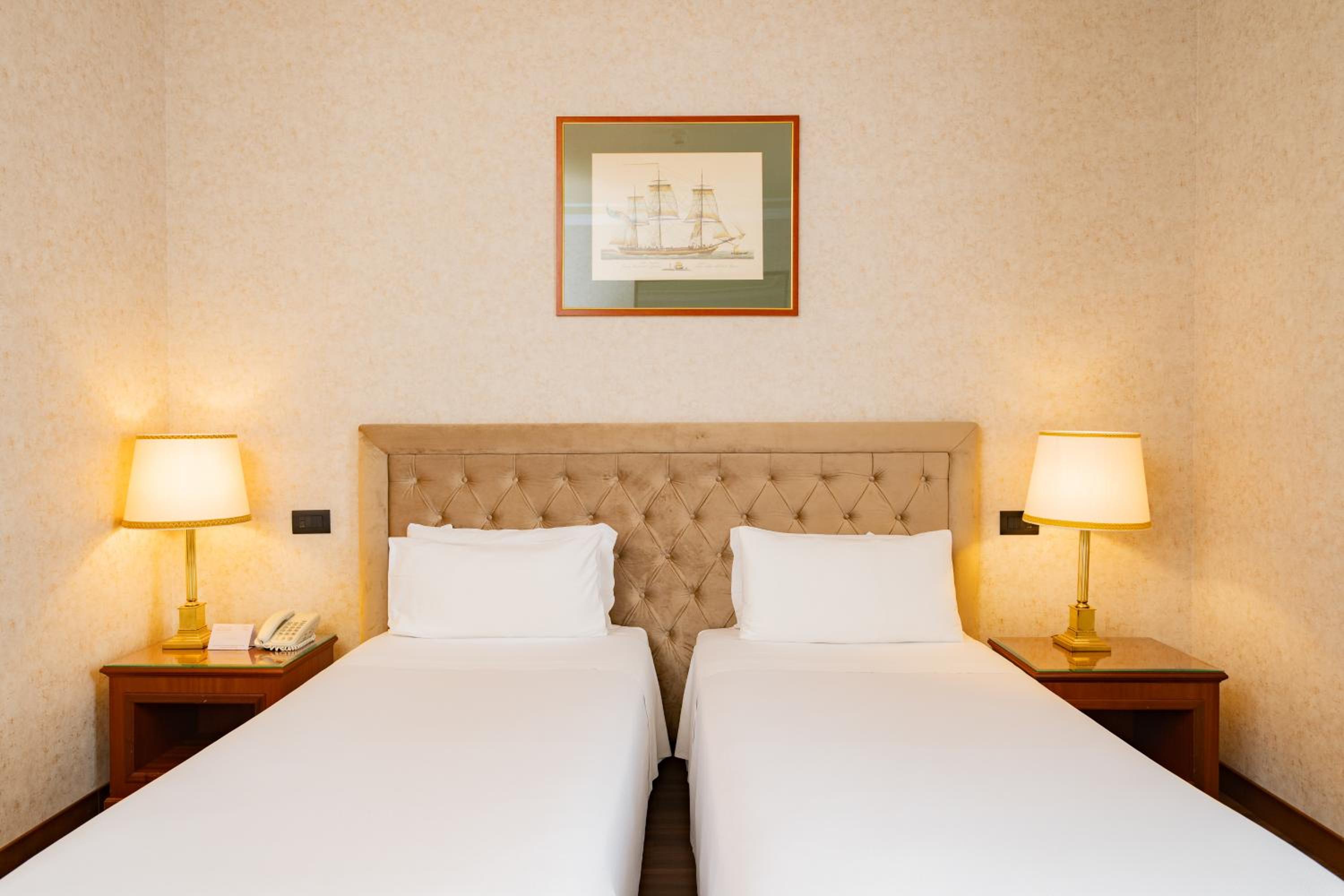 Deluxe Twin Room - Photo 1