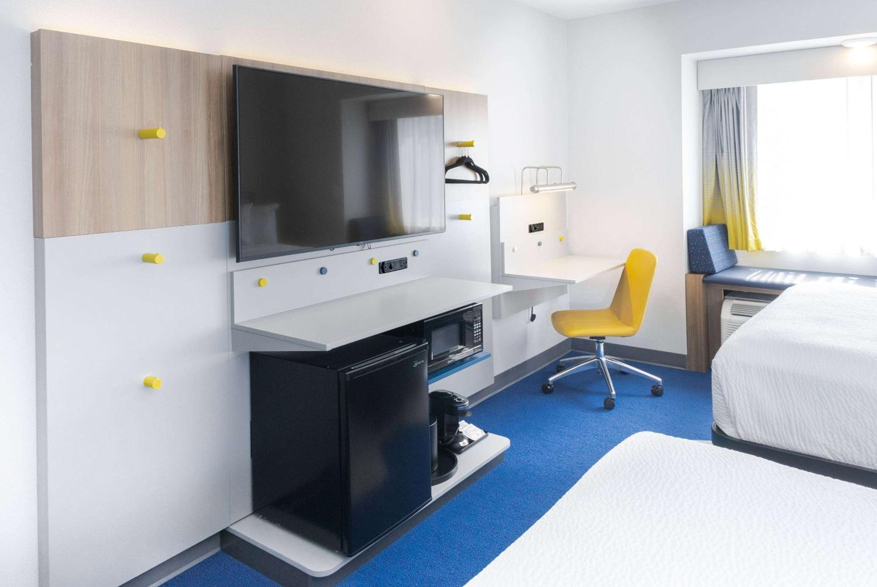 Queen Room with Two Queen Beds - Hearing Accessible/Non-Smoking photo 1
