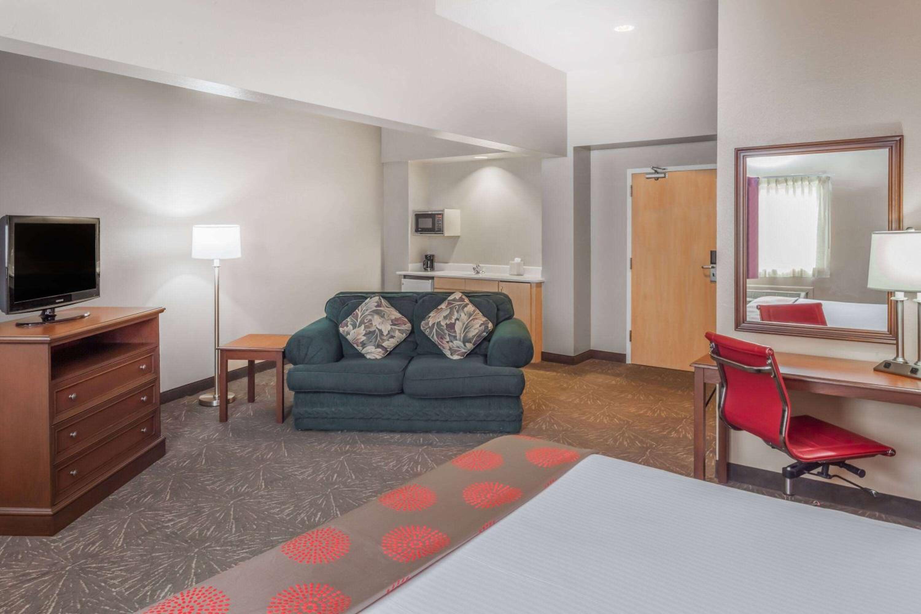 King Studio Suite - Non-Smoking - Photo 3